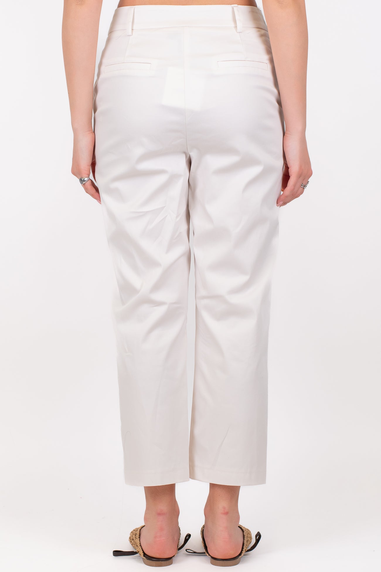 Tensione in - Pantalone crop in cotone copn abbottonatura asimmetrica