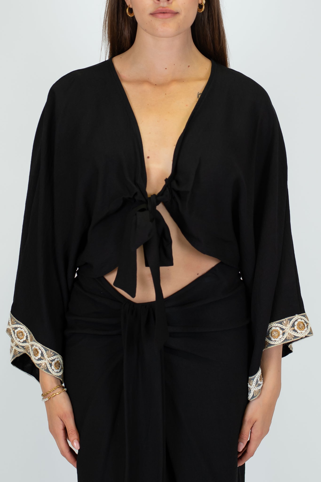 Haveone - Camicia con nodo con profilo etnico sui polsi