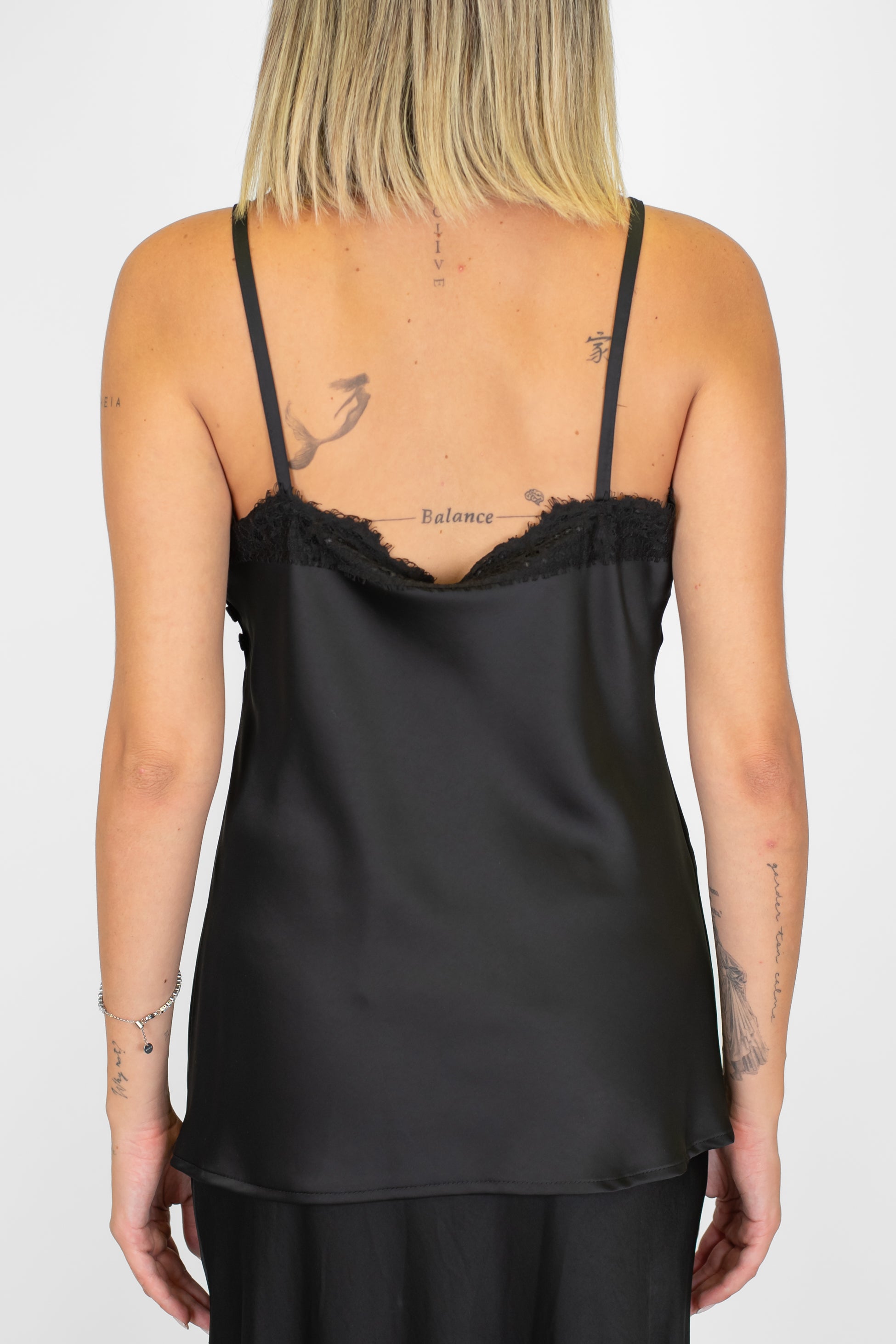 Tensione in - Top in satin con profilo in pizzo