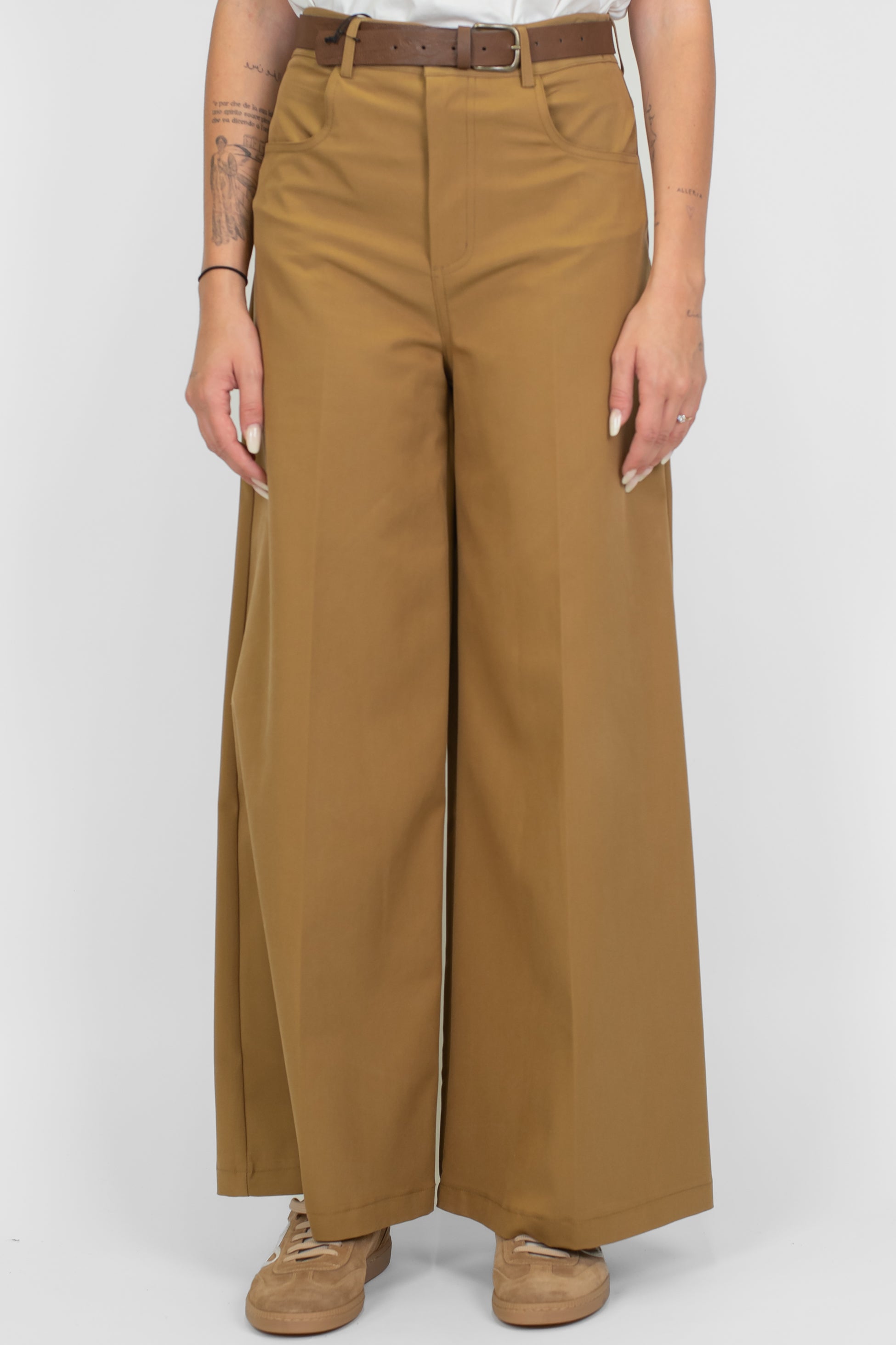 Tensione in - Pantalone palazzo con tasconi sul retro