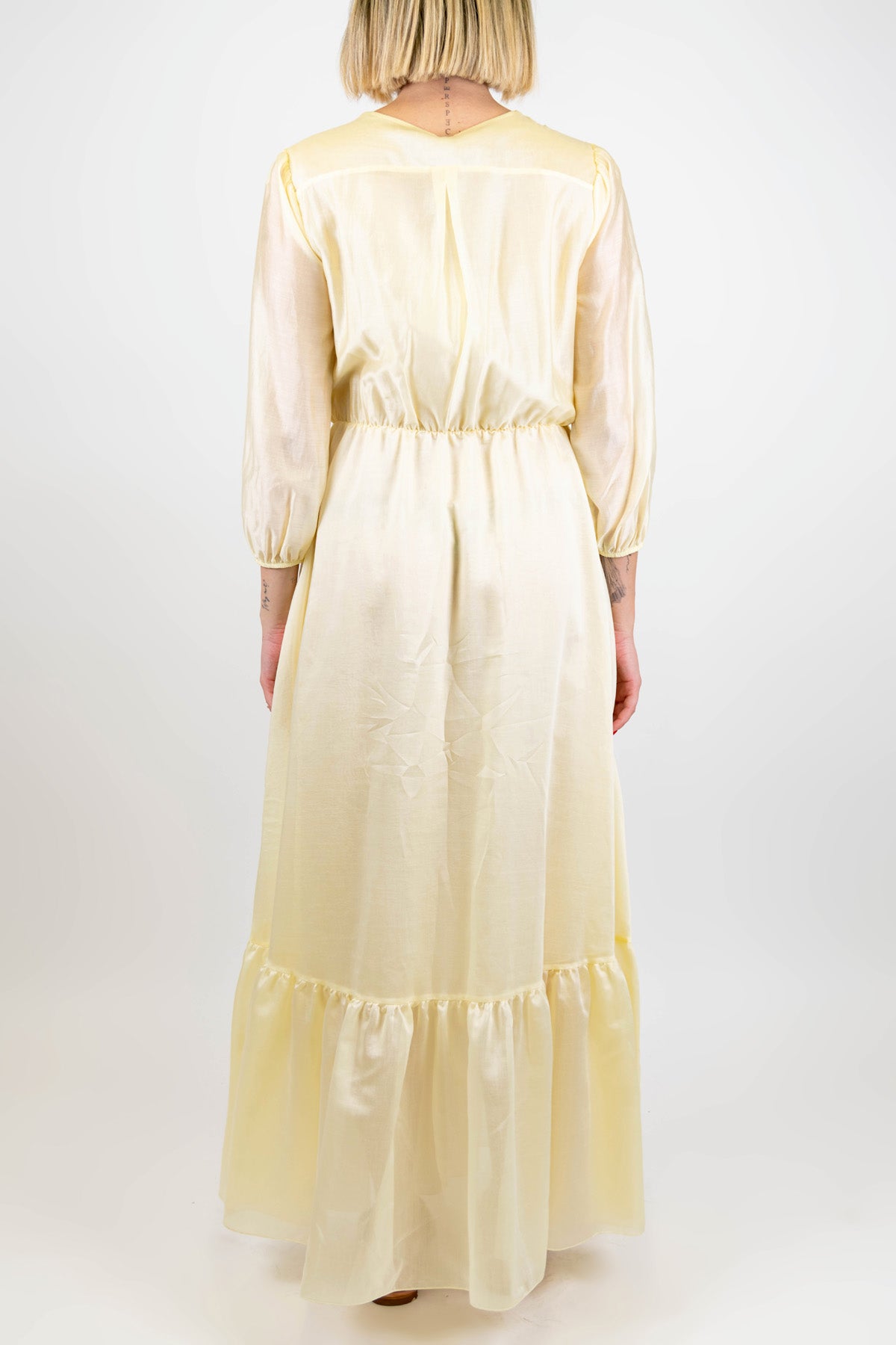 Tensione in - Abito lungo in lyocell con scollo a V e balza sul fondo