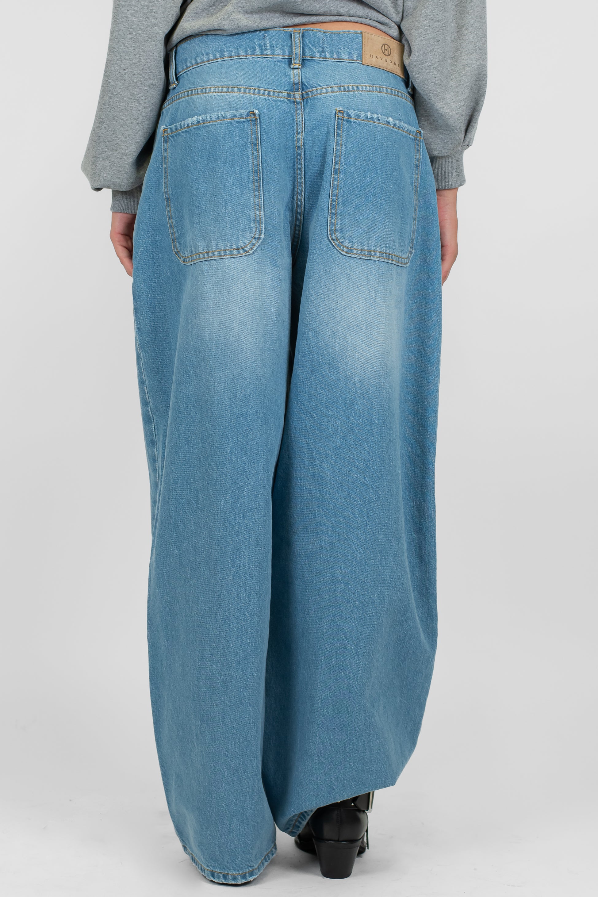 Haveone - Jeans palazzo lavaggio chiaro modello Bella con strappi