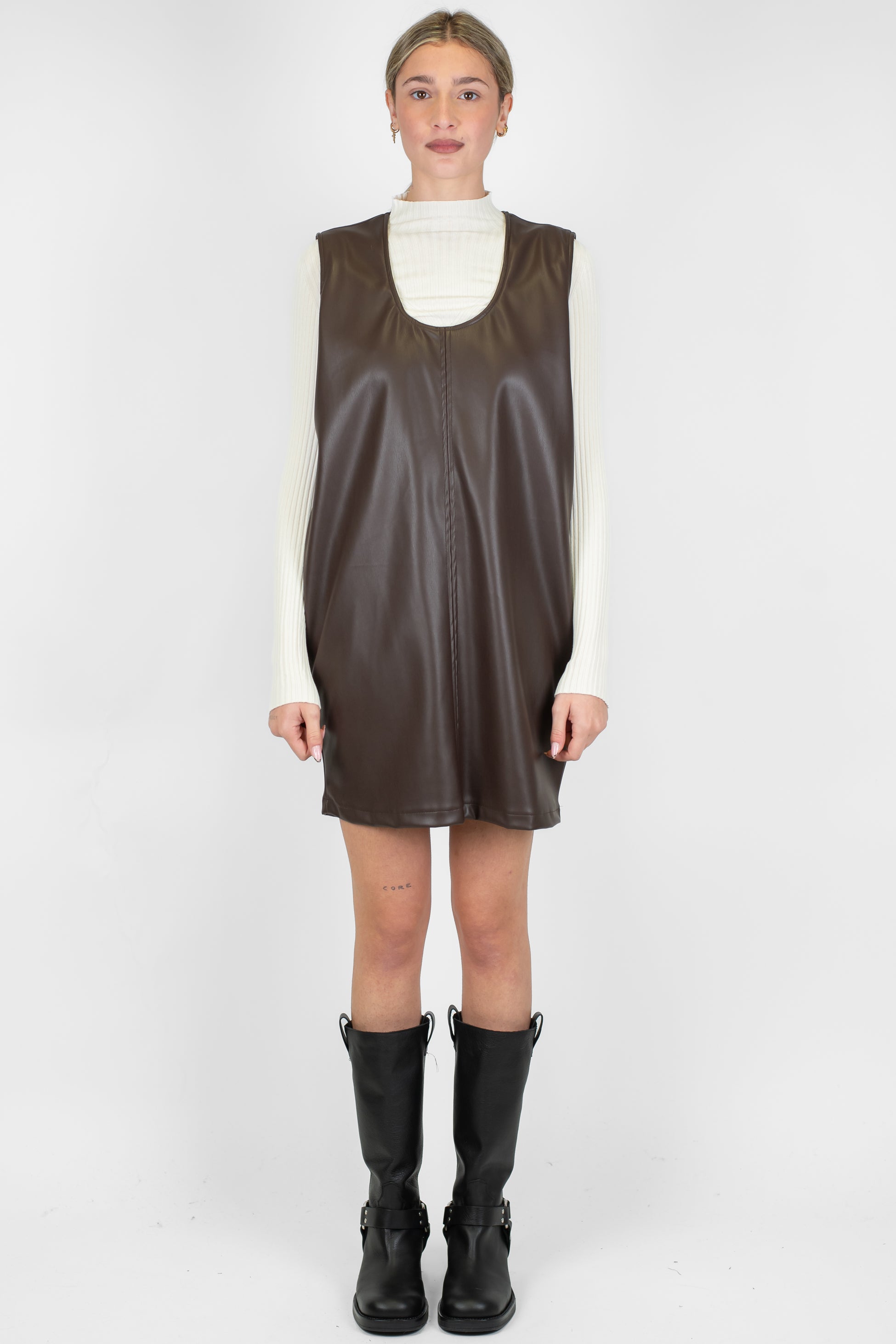 Dixie - Abito corto giromaniche in ecopelle con tasche laterali e zip posteriore