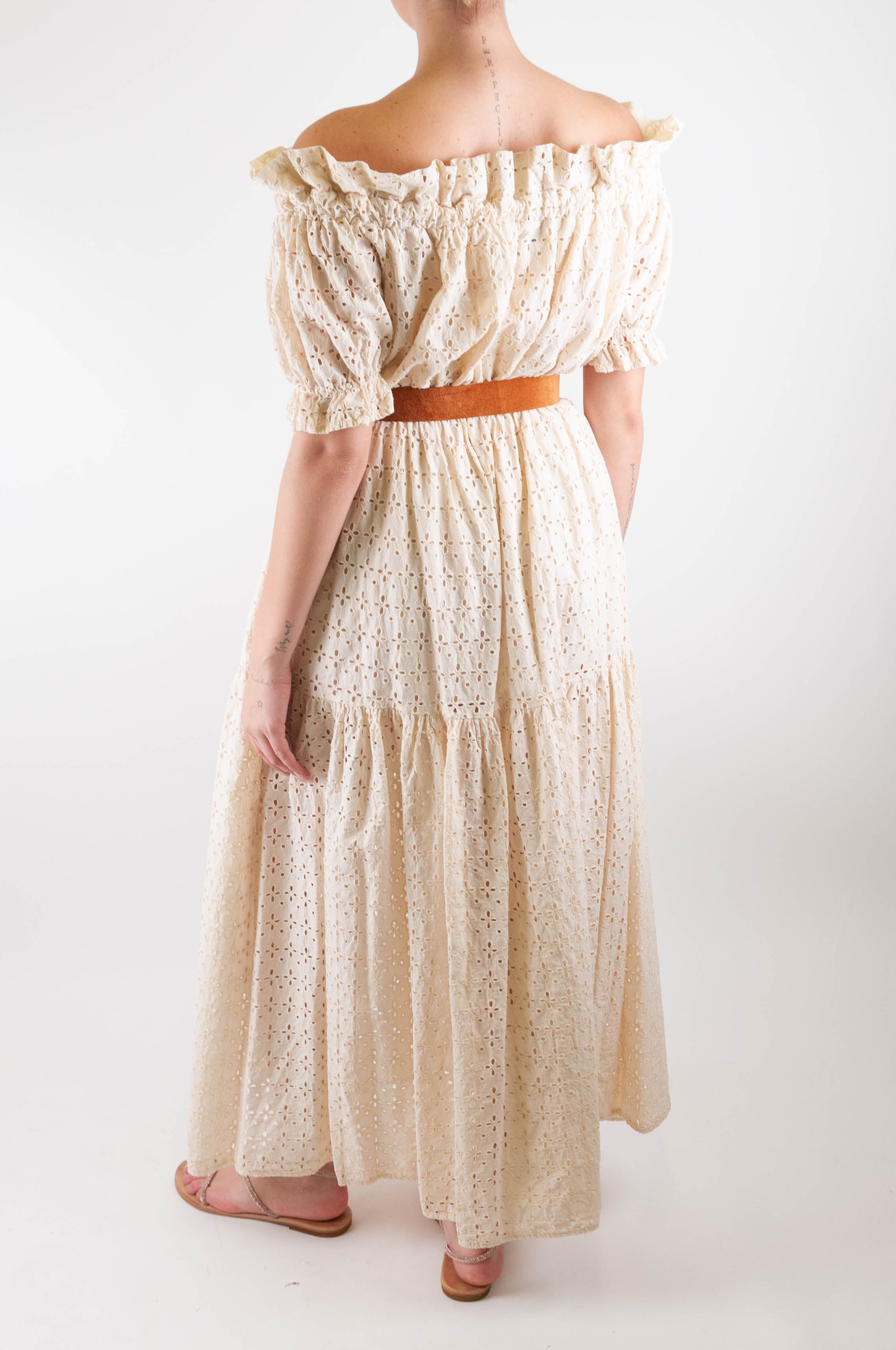 Dixie Abito lungo in pizzo sangallo con scollo shiffer e balze