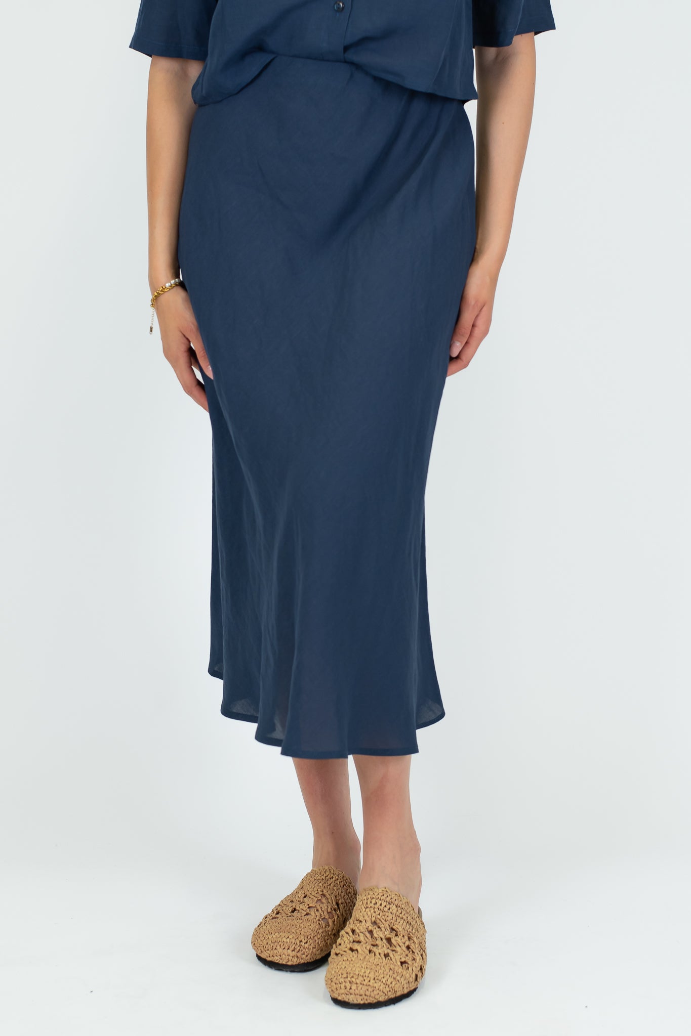 Tensione in - Coordinato in misto viscosa e lino con camicia crop mezzamanica e gonna con elastico in vita