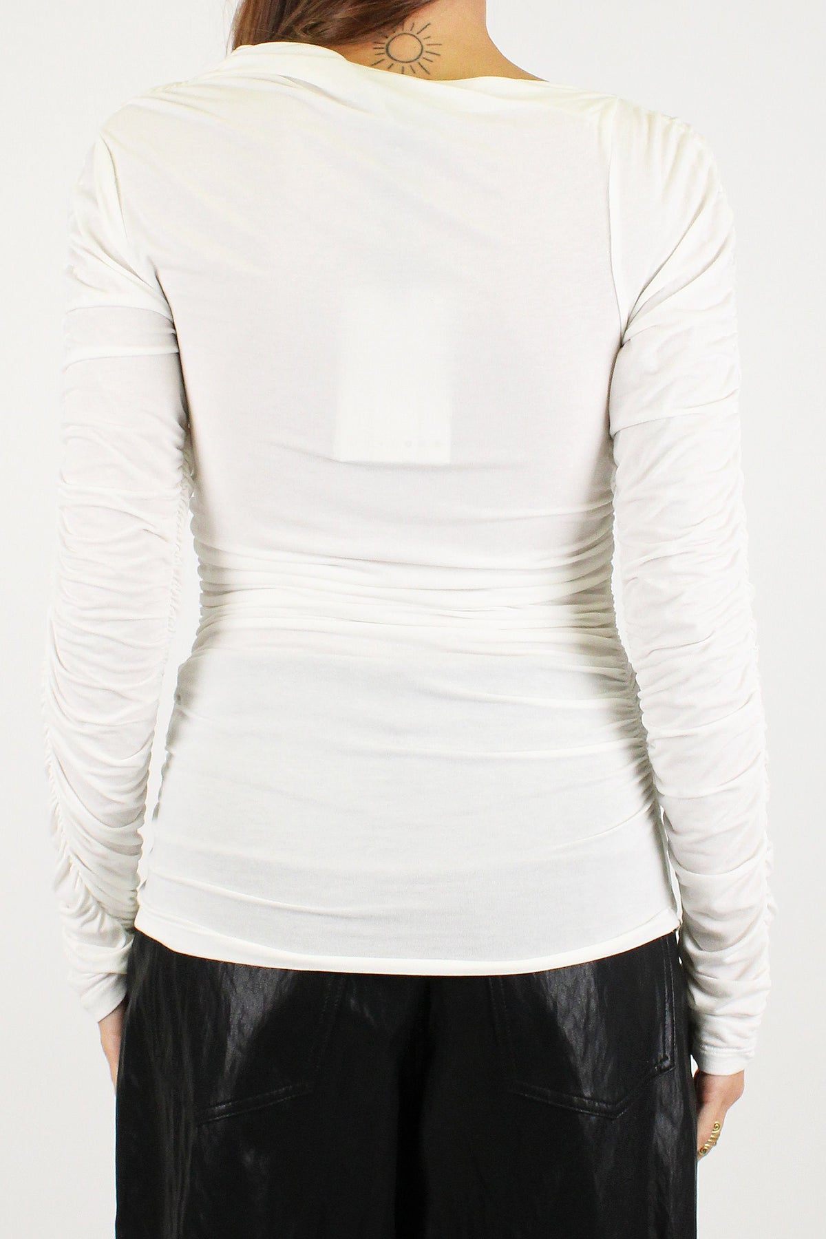 Haveone - Maglia basic in modal con scollo a barca e arriccio su manica e fianco