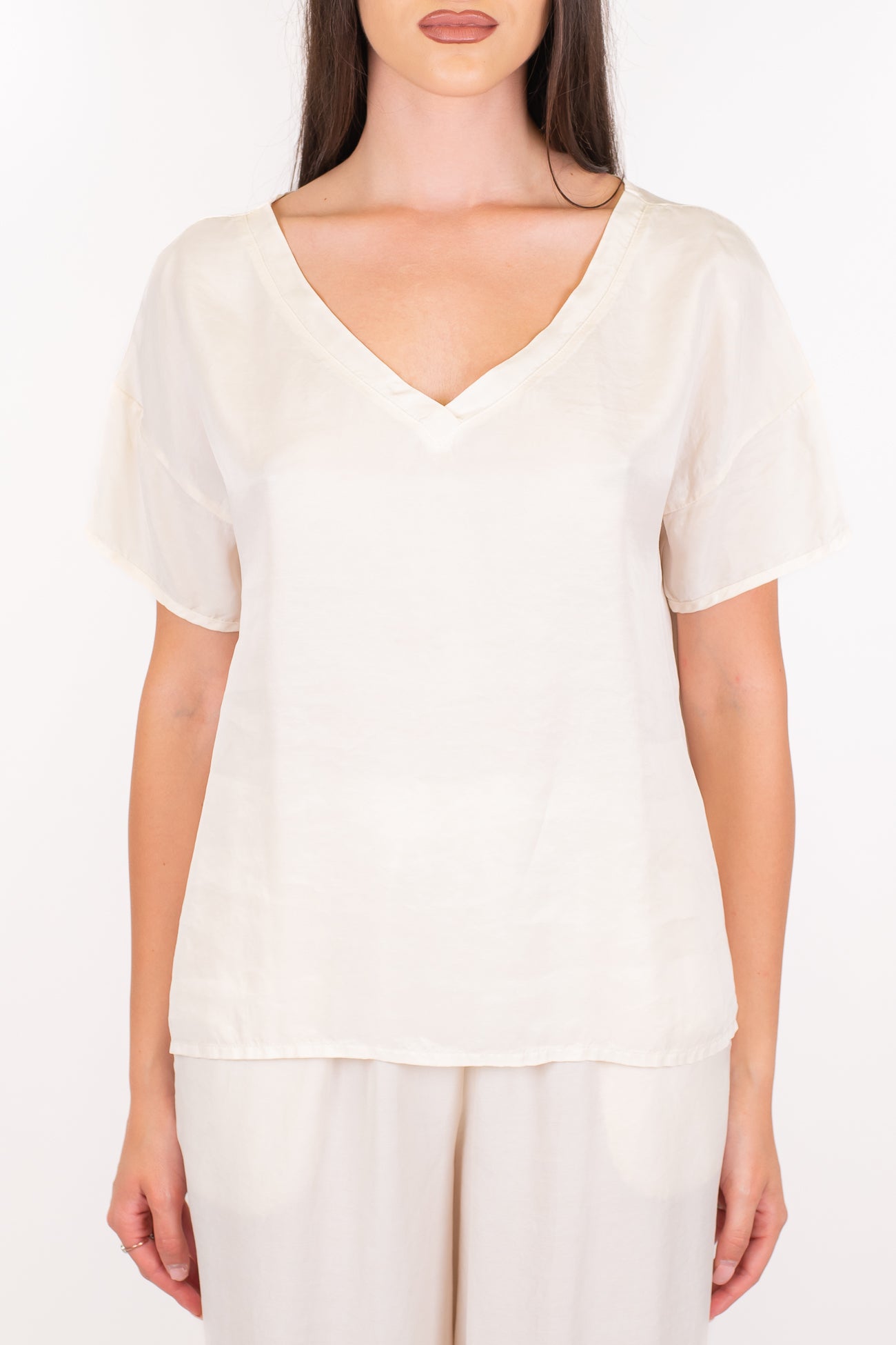 Tensione in - T-shirt scollo a V in lyocell mano cupro