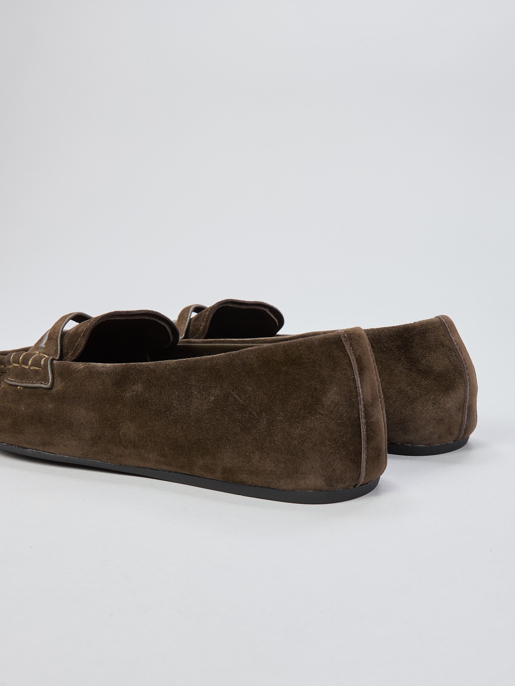 Ovyè - Mocassino in suede punta quadrata