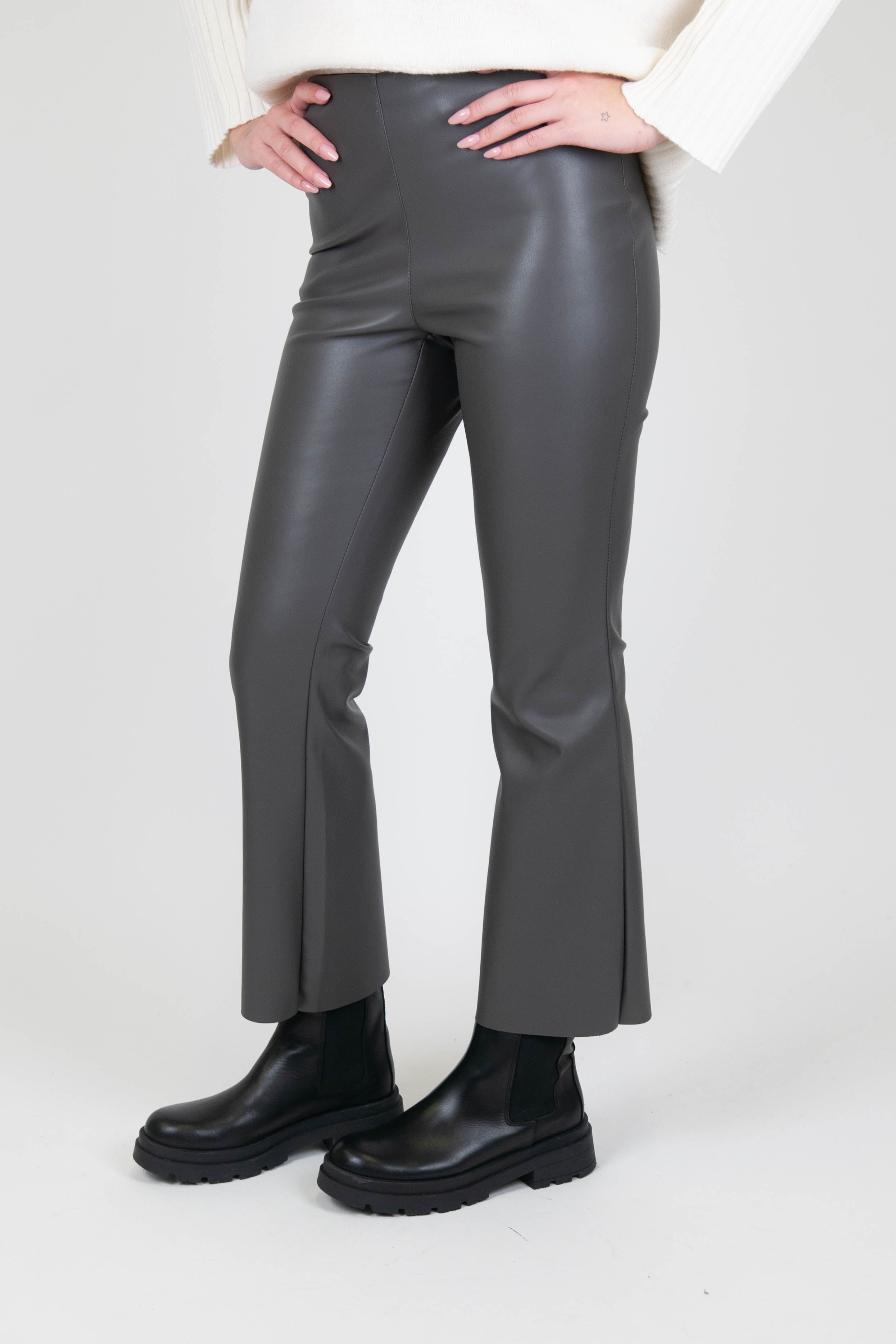 Tensione in - Panta leggings trombetta in ecopelle con elastico in vita