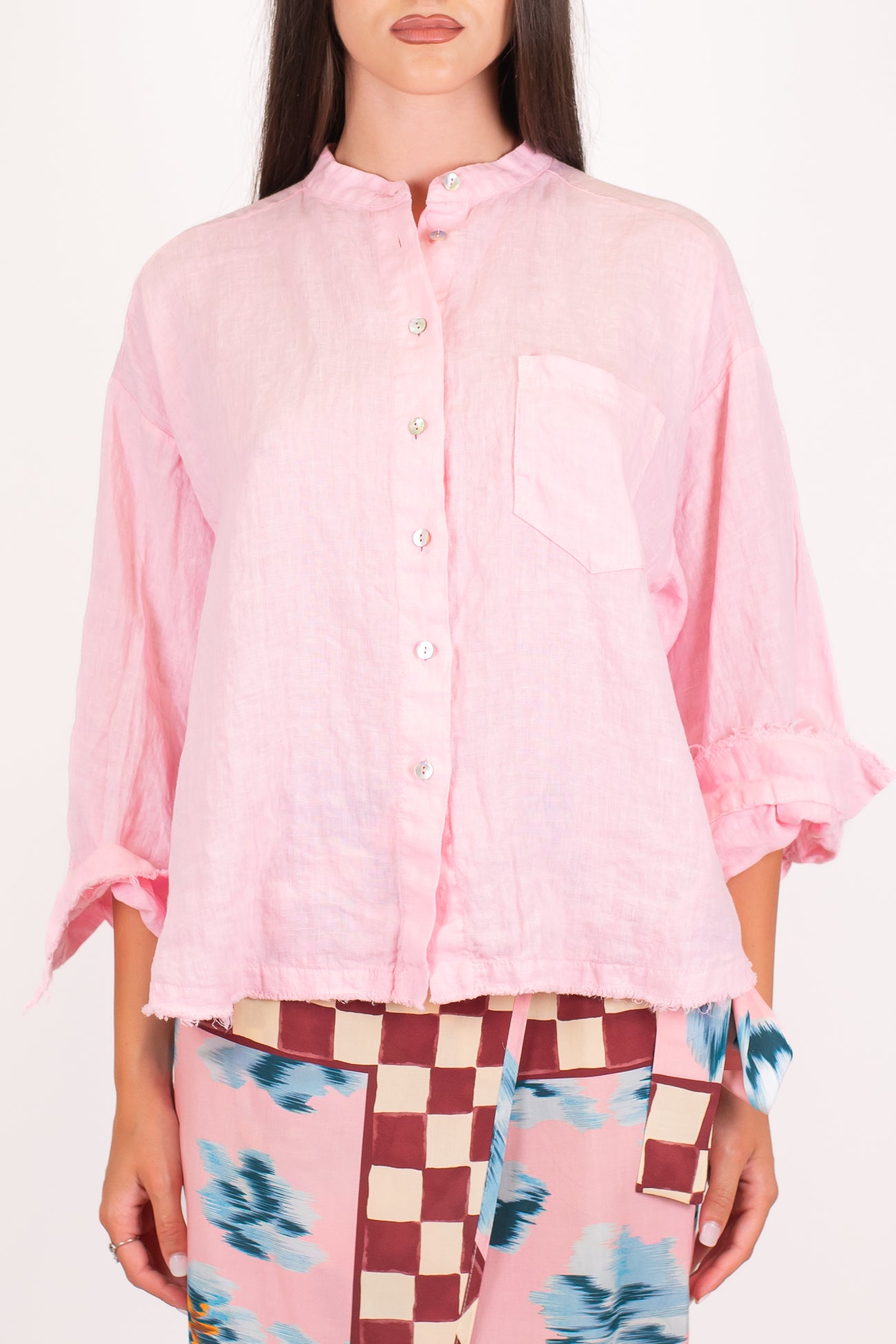 Tensione in - Camicia in puro lino con collo coreano e taschino