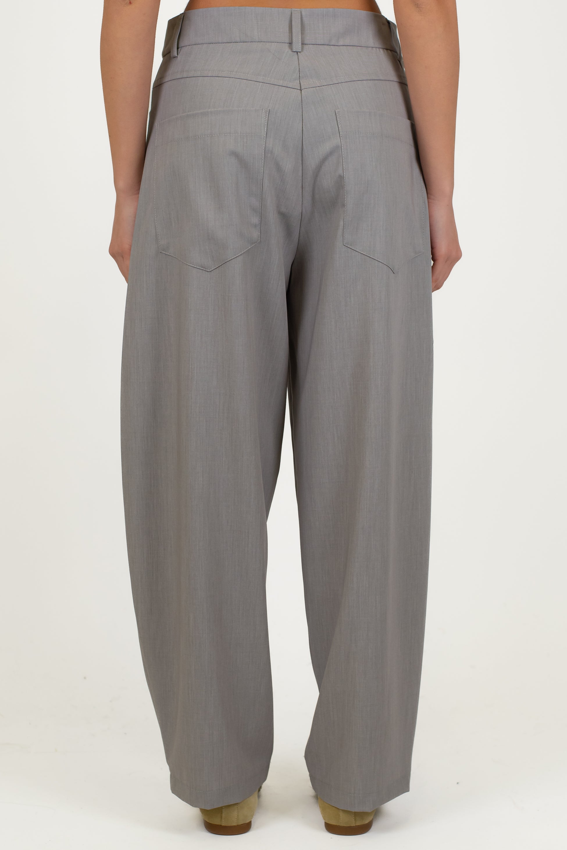 Tensione in - Pantalone ballon con tasconi posteriori