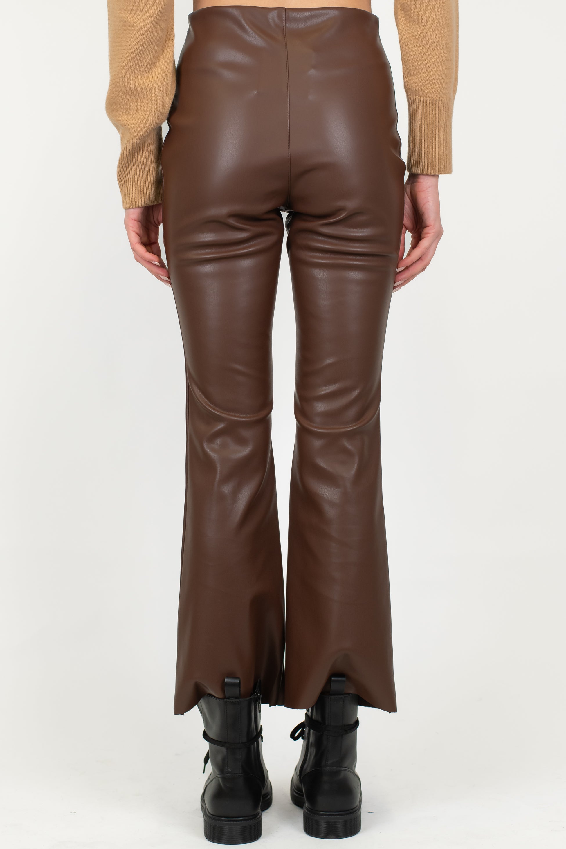 Tensione in - Panta leggings trombetta in ecopelle con elastico in vita