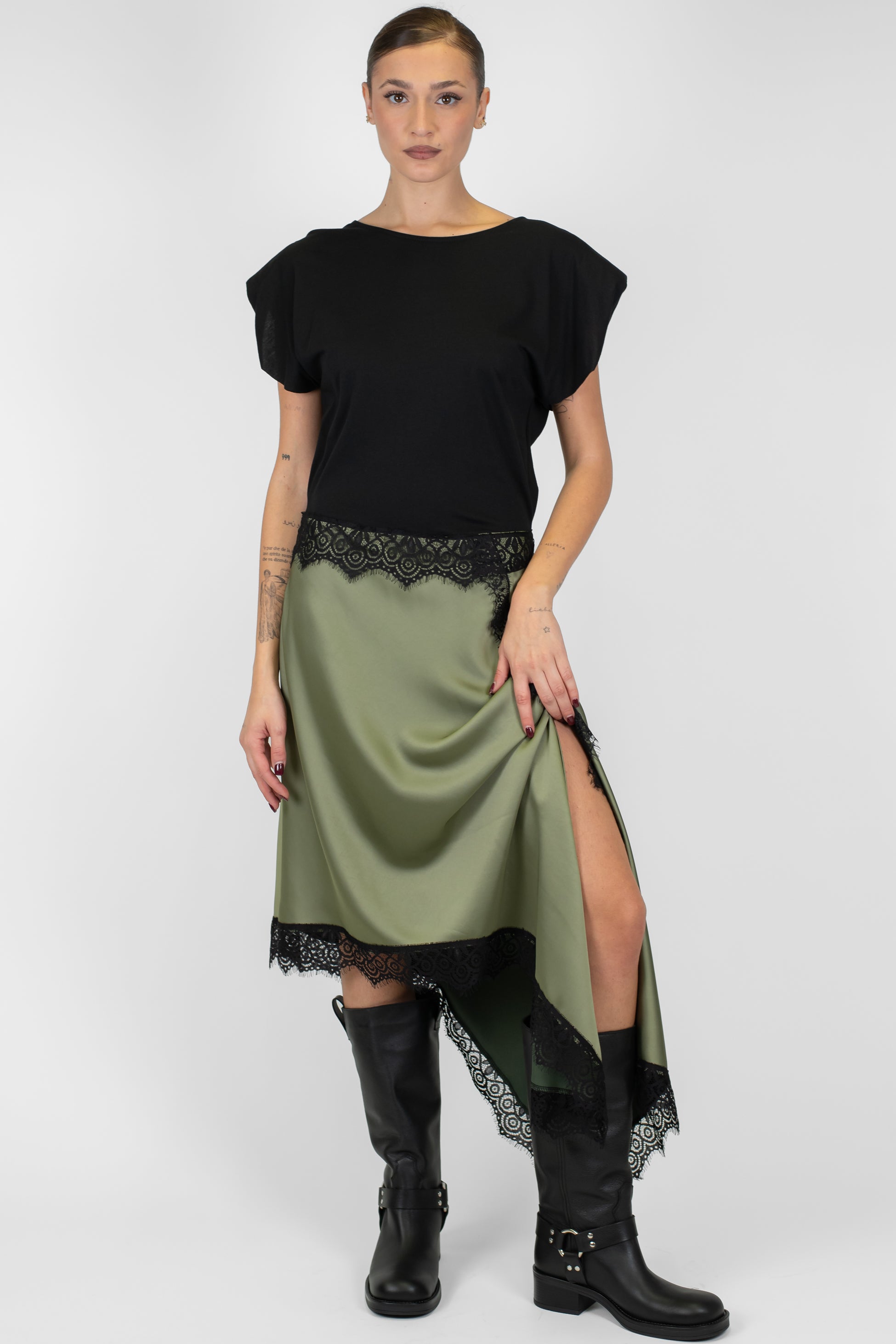 Motel - Abito lungo mezzamanica con spalline e gonna asimmetrica con orli in pizzo