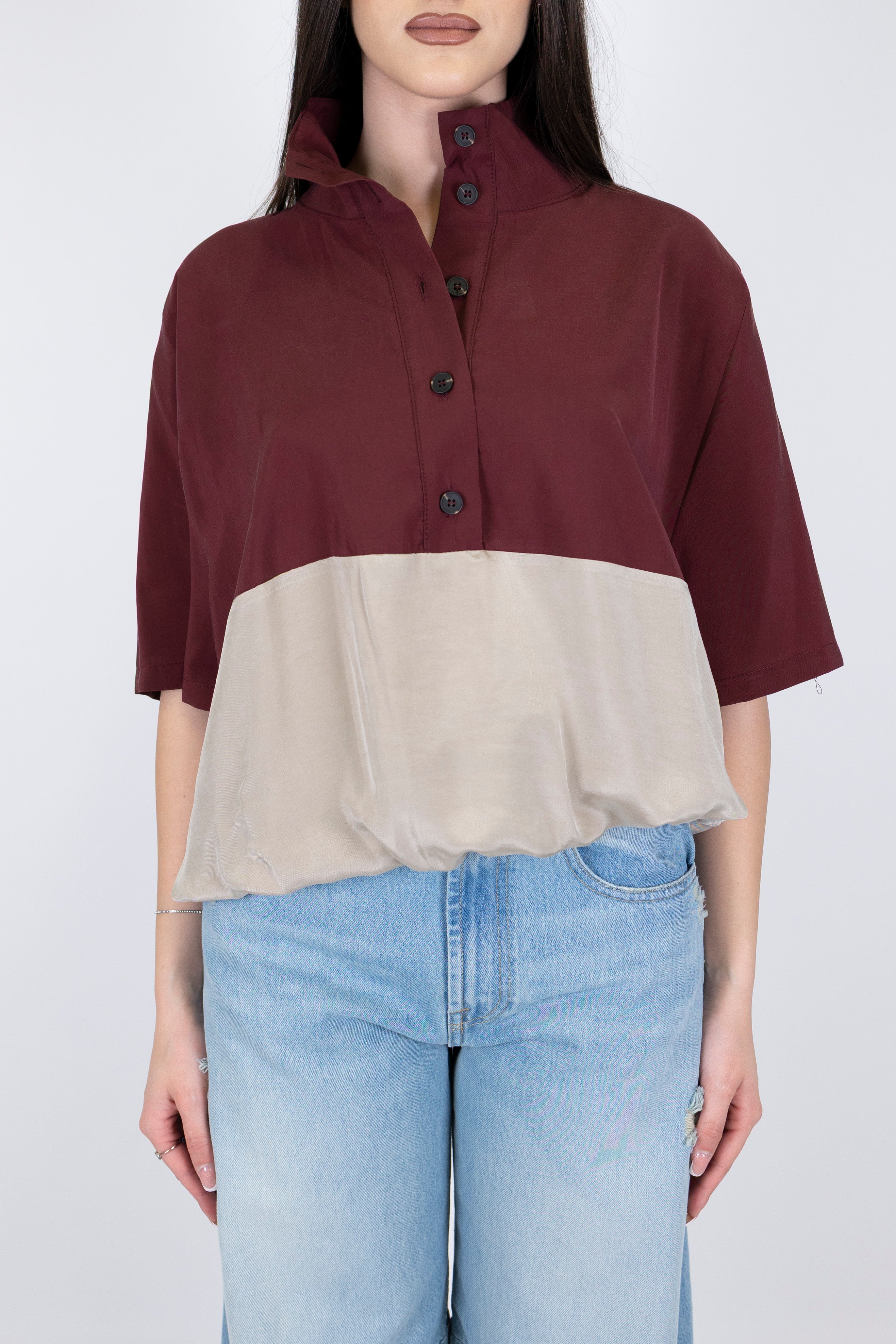 Tensione in - Camicia over mezzamanica in cupro con colore a contrasto ed elastico sul fondo