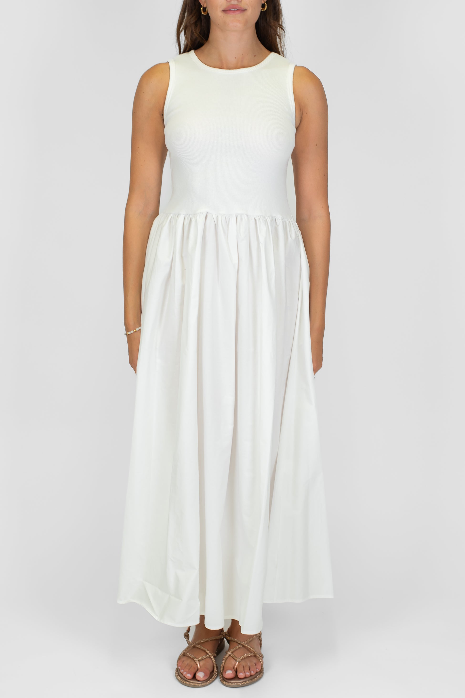 Tensione in - Abito lungo giromaniche composto da canotta a costine e gonnellone