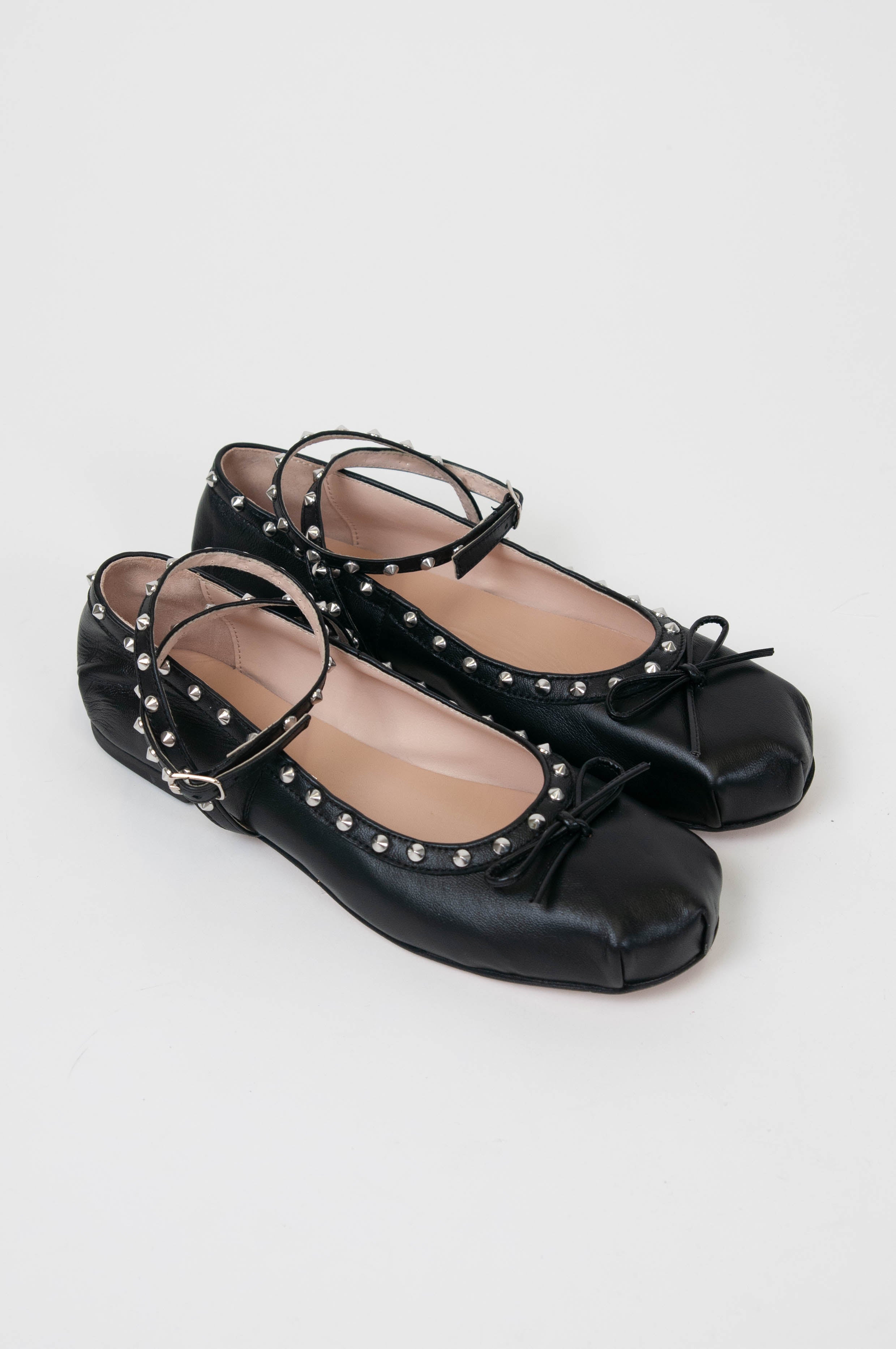 Divine Follie - Leather ballerina with studs and strap