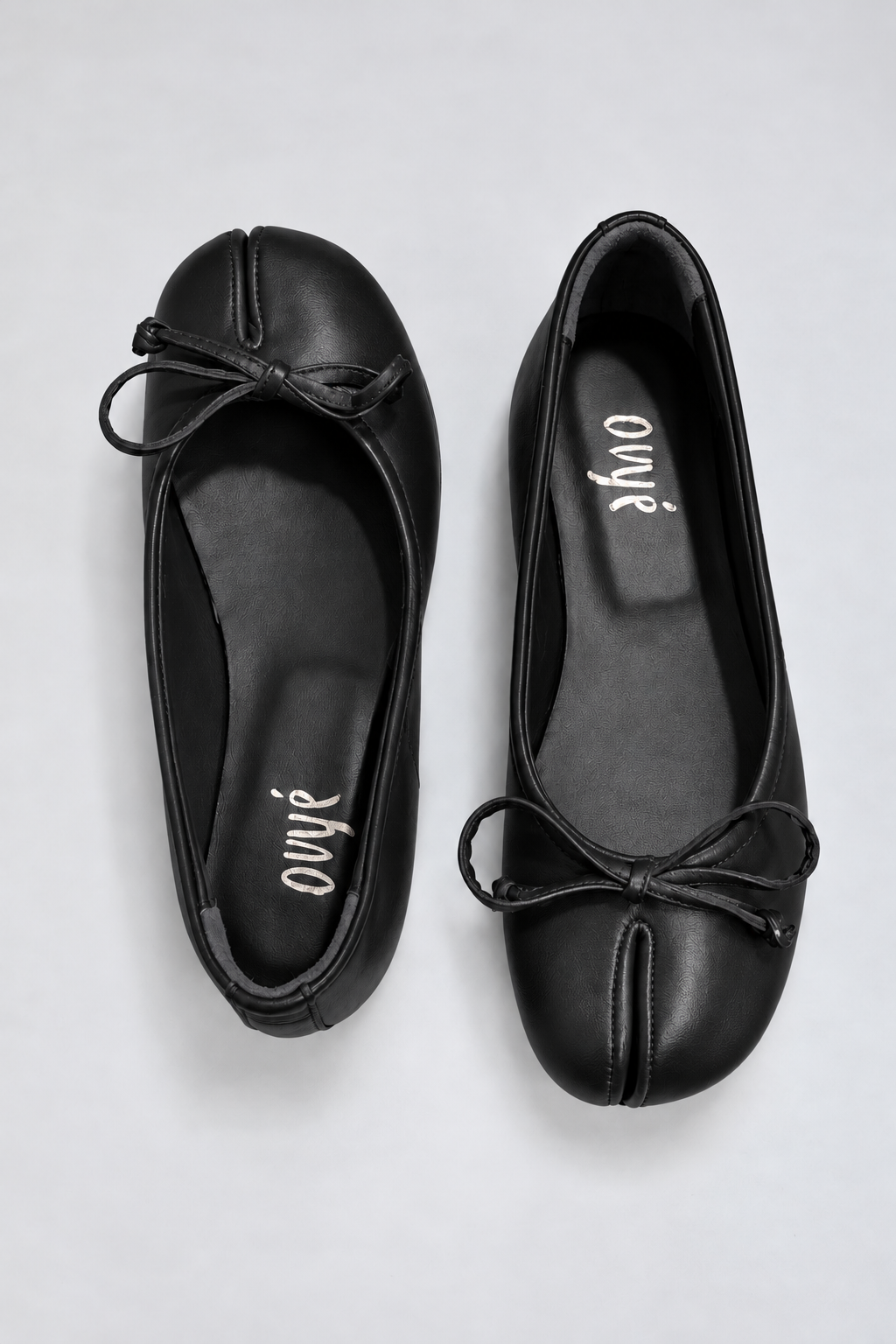 Ovyé - Ballerina in pelle infradito con fiocco