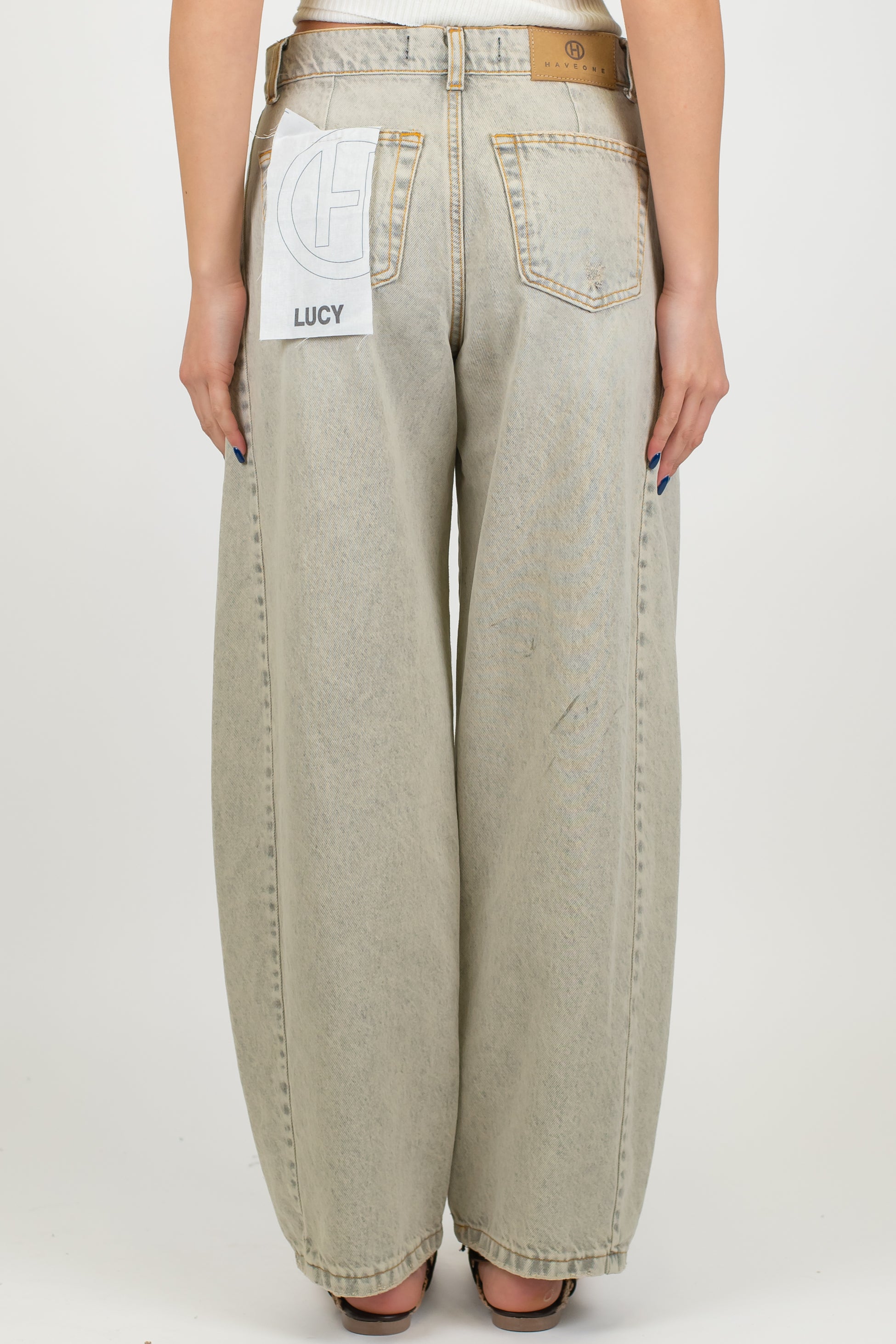 Haveone - Jeans balloon lavaggio sabbiato con rotture modello Lucy