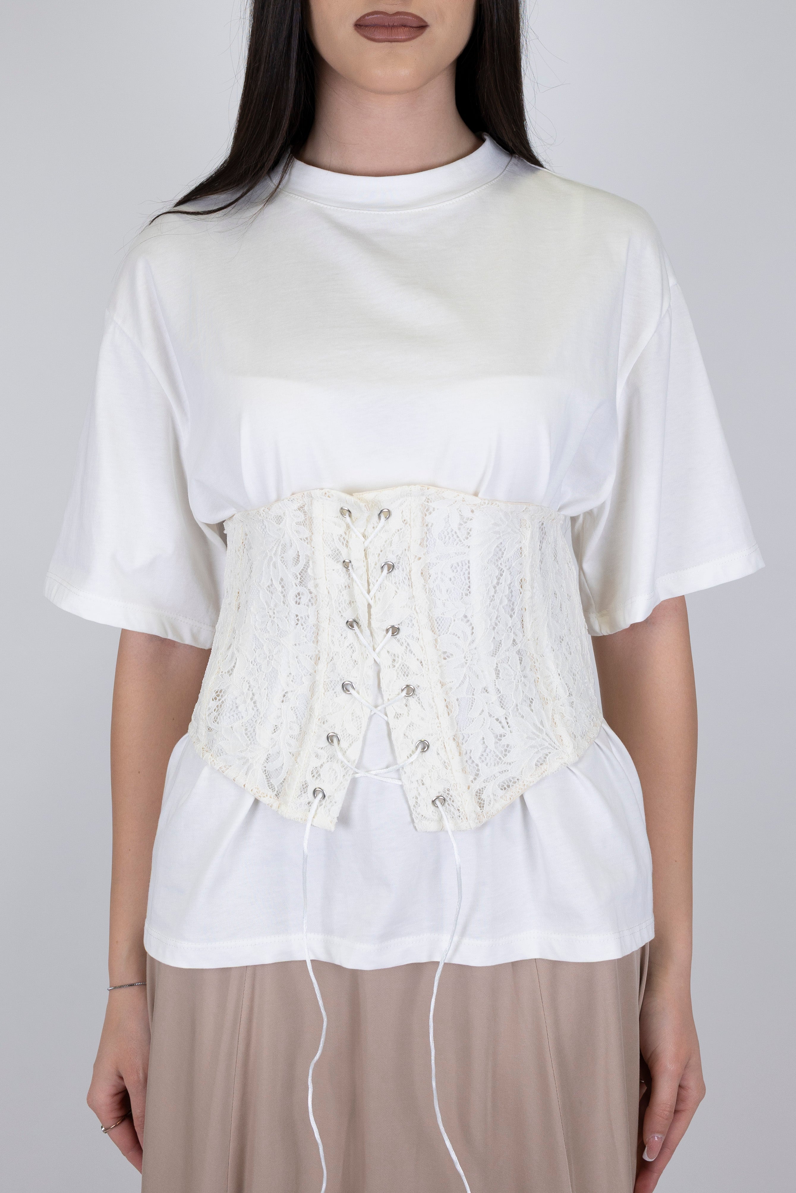 Tensione in - T-shirt over con corsetto in pizzo