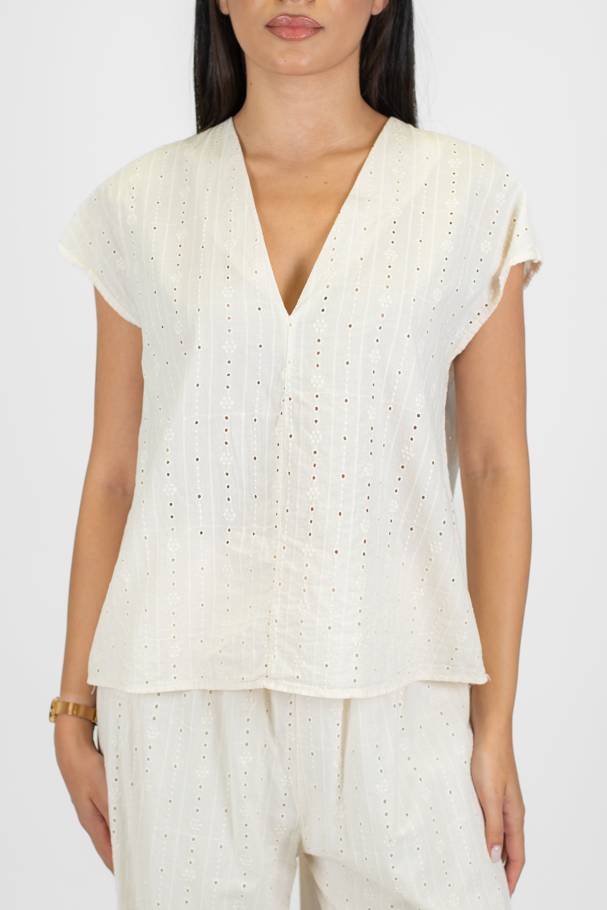 Haveone - Coordinato in pizzo sangallo con t-shirt scollo a V e pantalone palazzo con coulisse