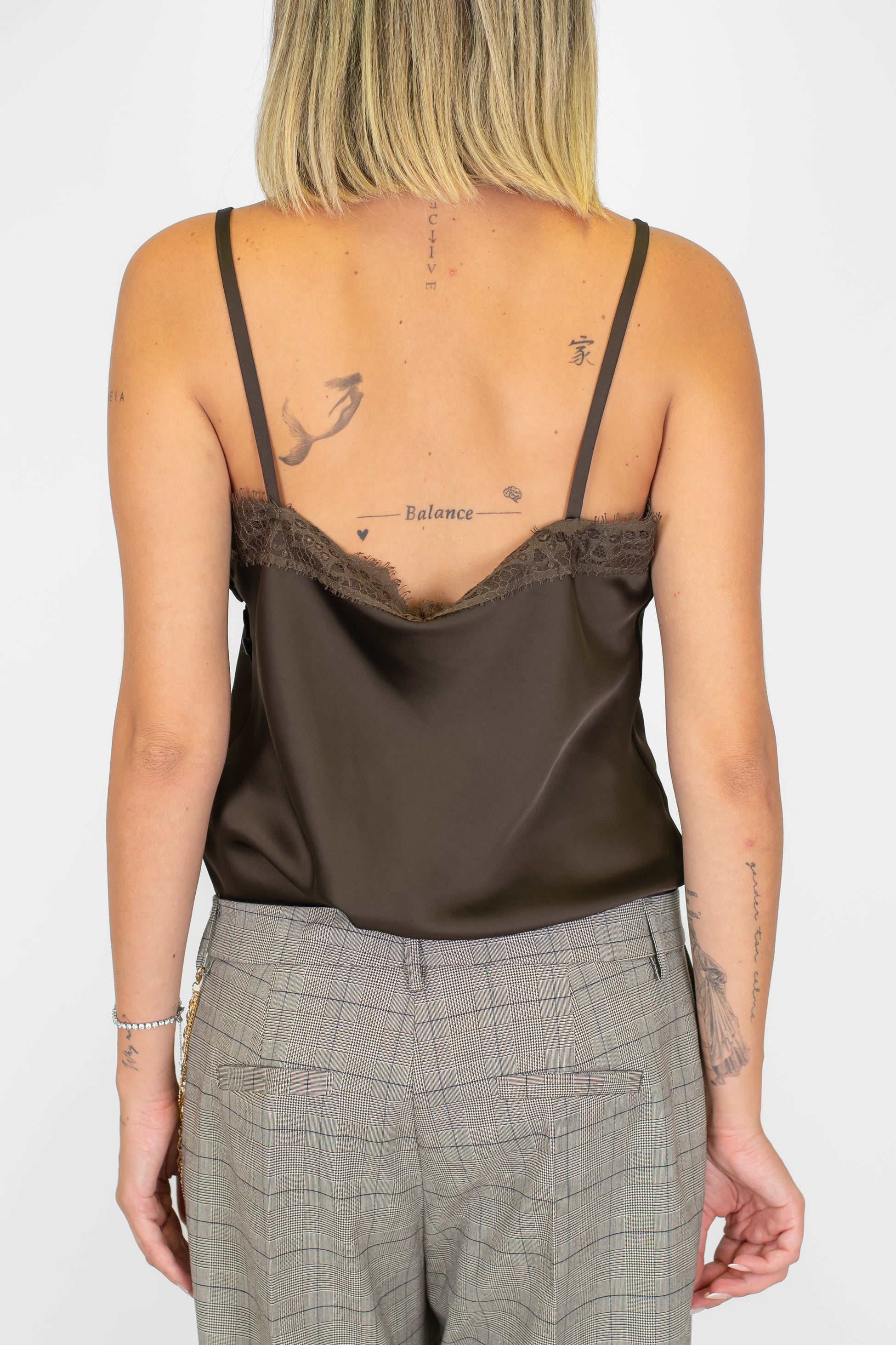 Tensione in - Top in satin con profilo in pizzo