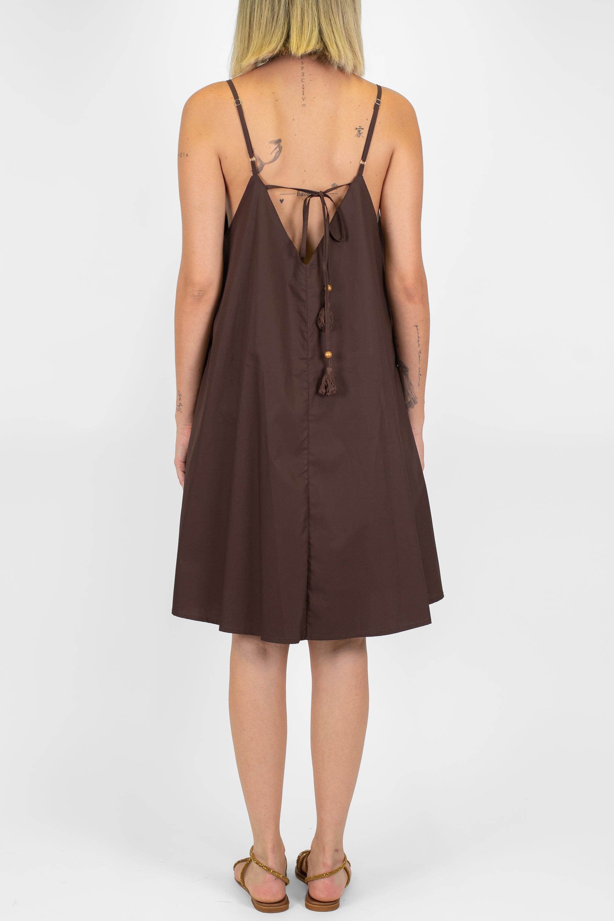 Motel - Abito corto scollo a V in tela paracadute con bretelline e allaccio sul retro