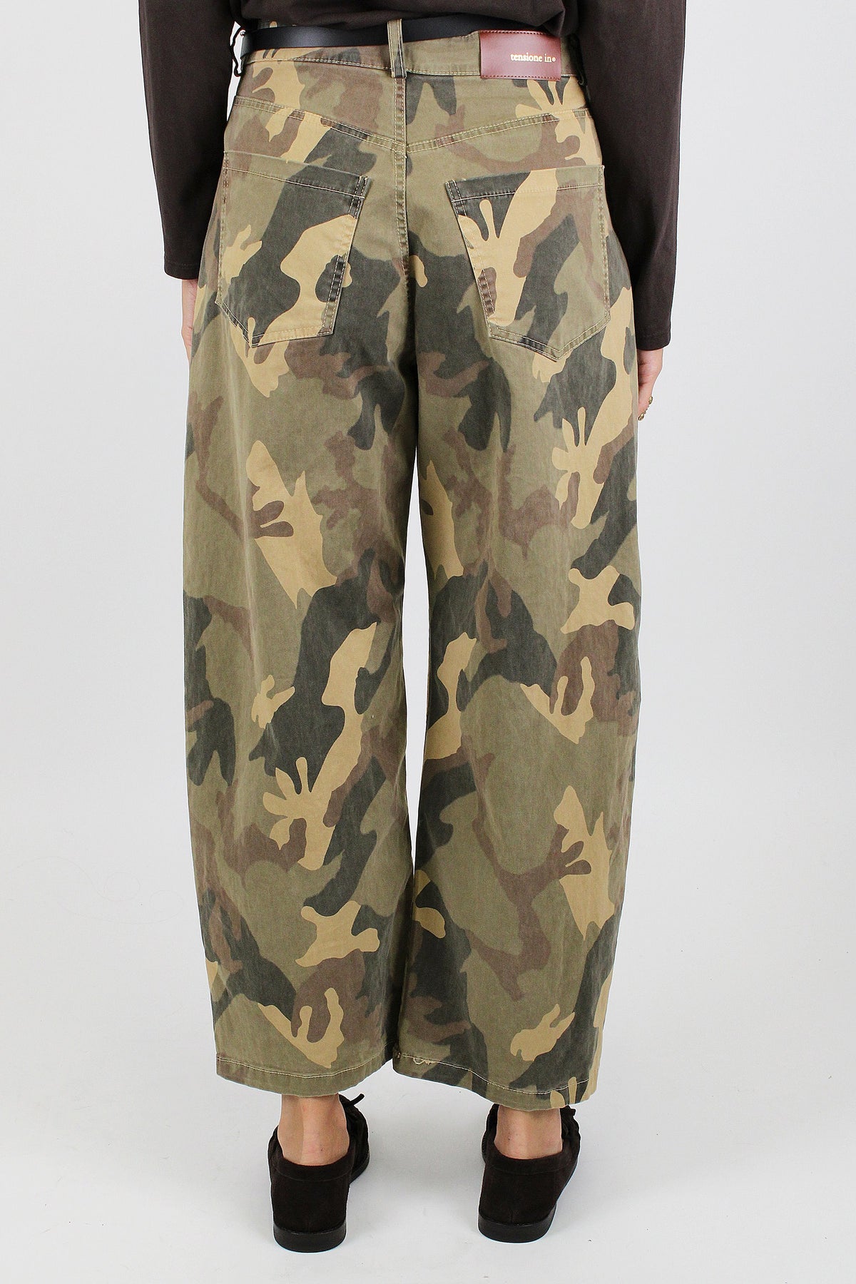 Tensione in - Pantalone balloon crop fantasia camouflage