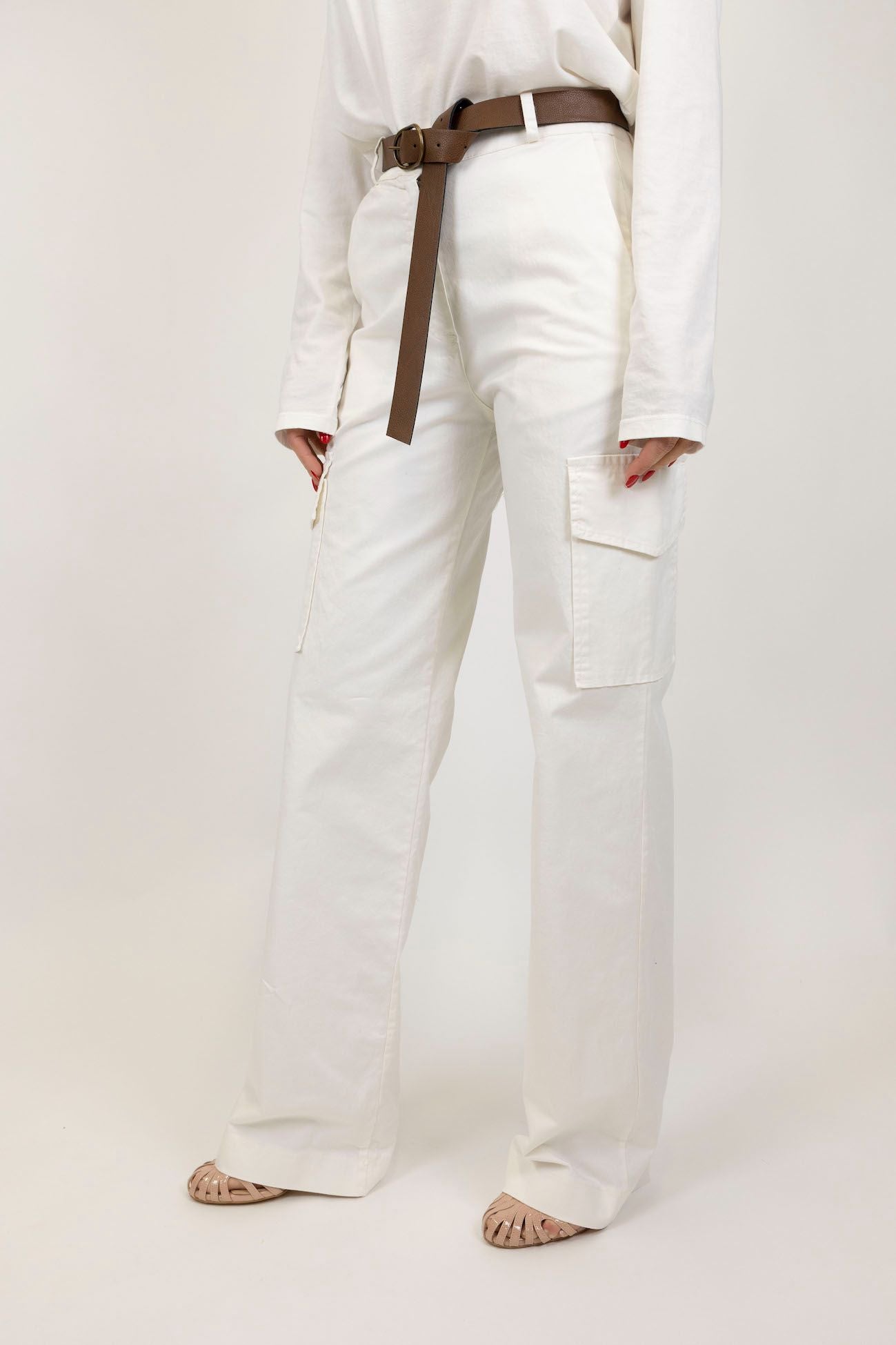 Tensione in - Pantalone cargo con cintura in pelle