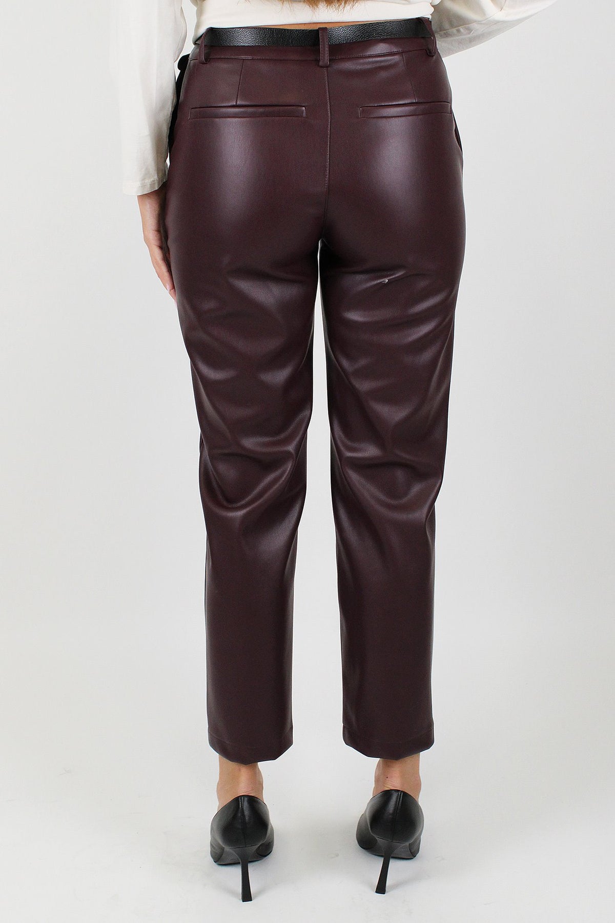Tensione in - Pantalone slim in ecopelle