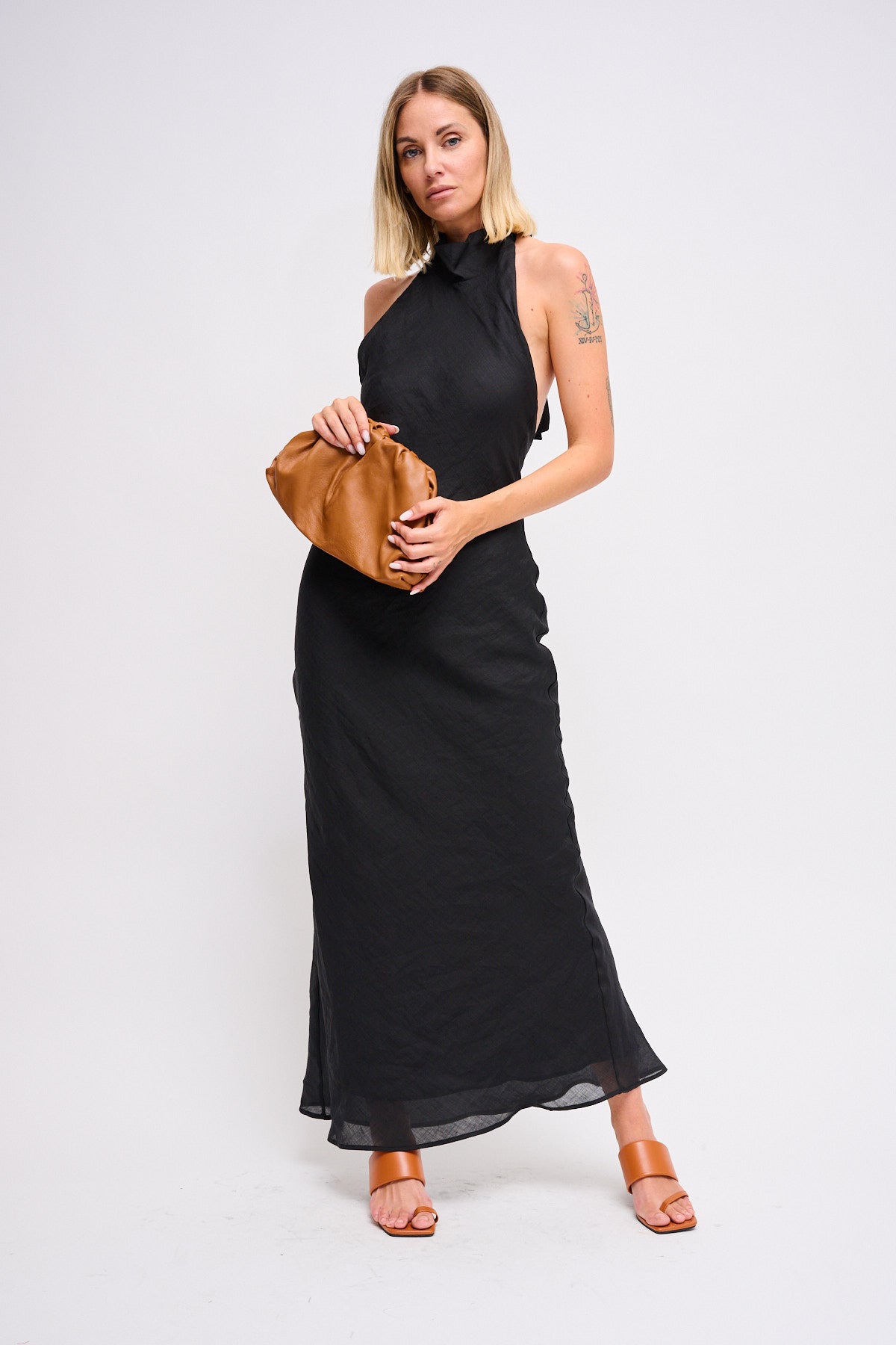 Maryley - Abito in lino scollato sulla schiena allacciato al collo