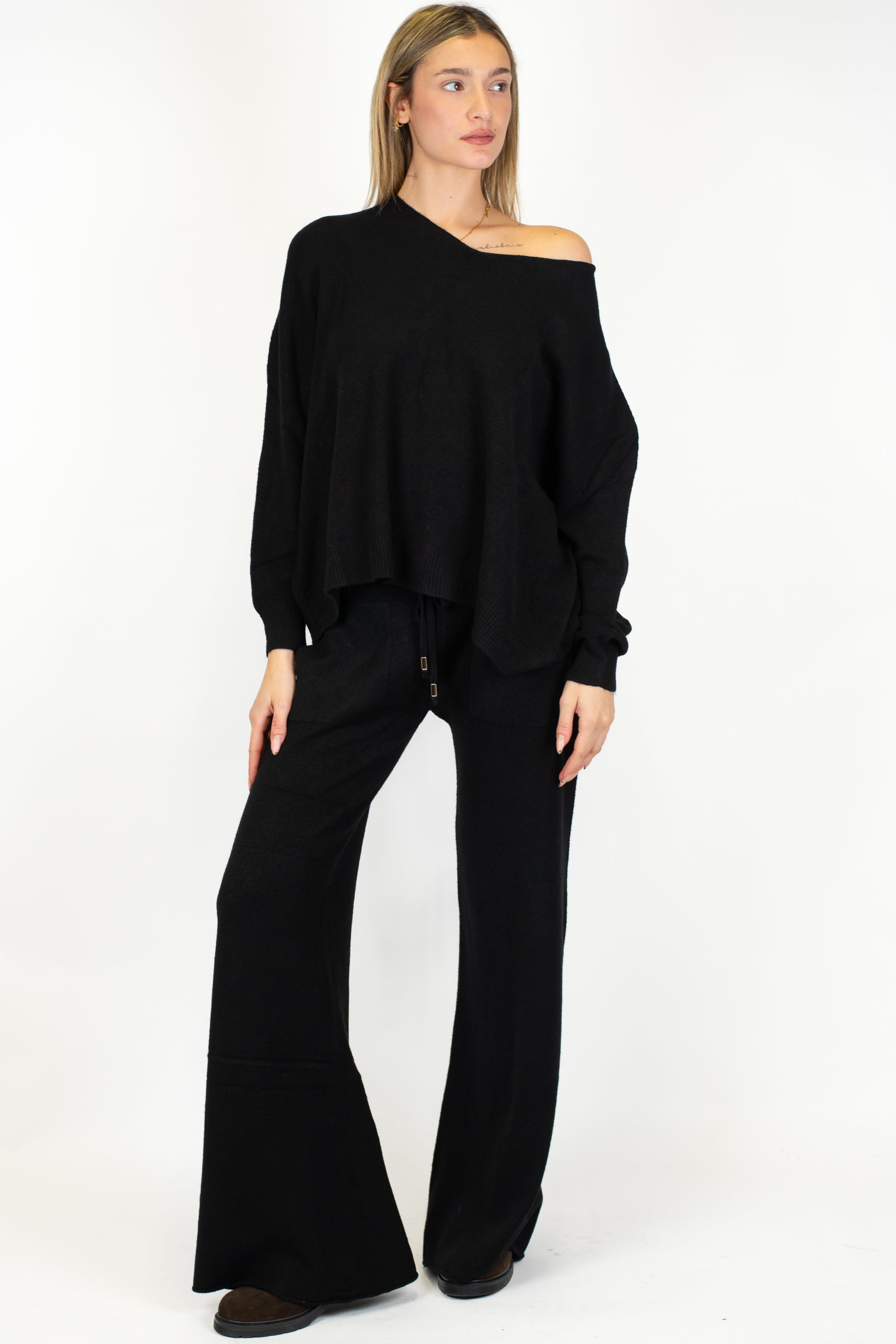 Haveone - Coordinato maglia scollo v e pantalone palazzo con elastico in vita