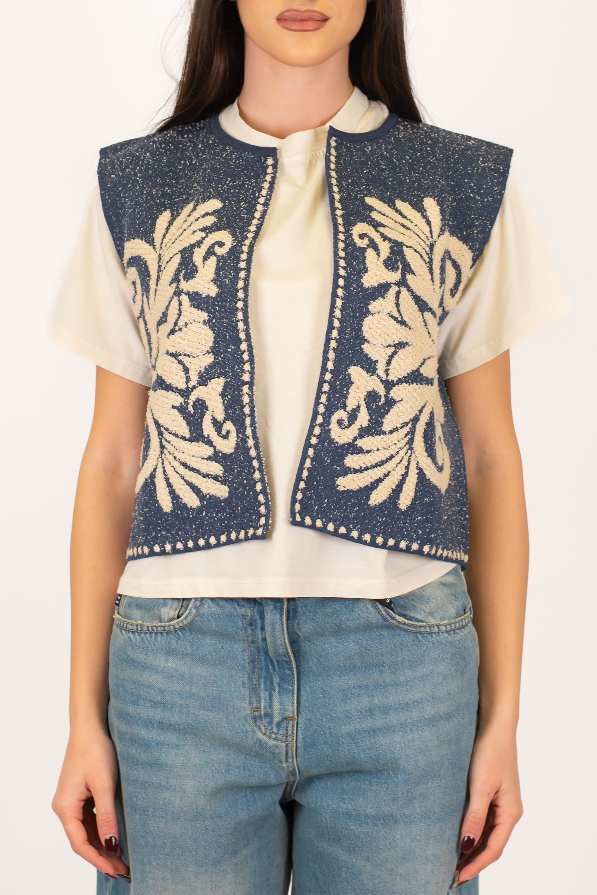 Tensione in - Gilet aperto con fantasia arabesque a contrasto