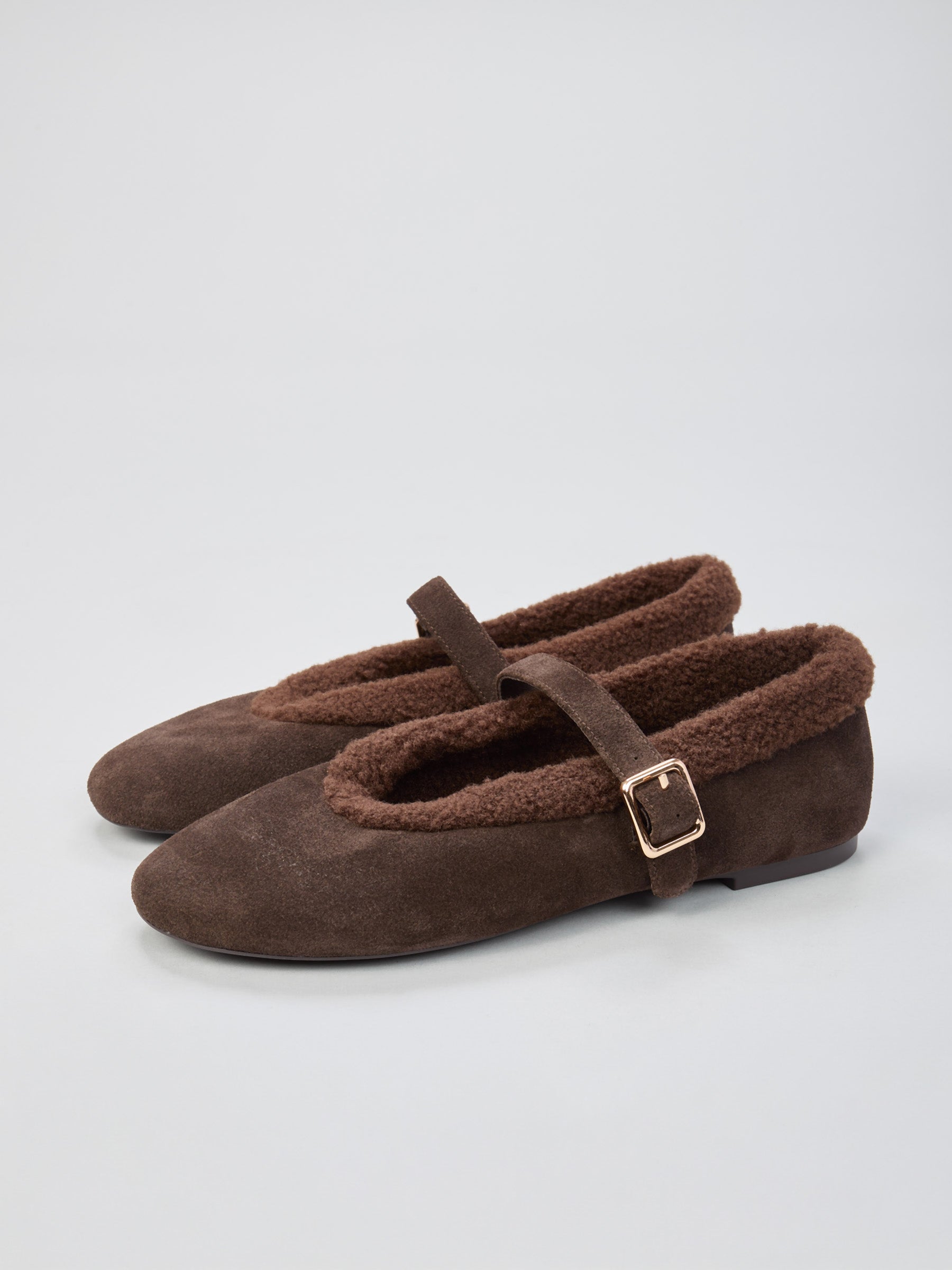 Ovyé - Ballerina in suede con cinturino sul collo piede e profilo pellicciato