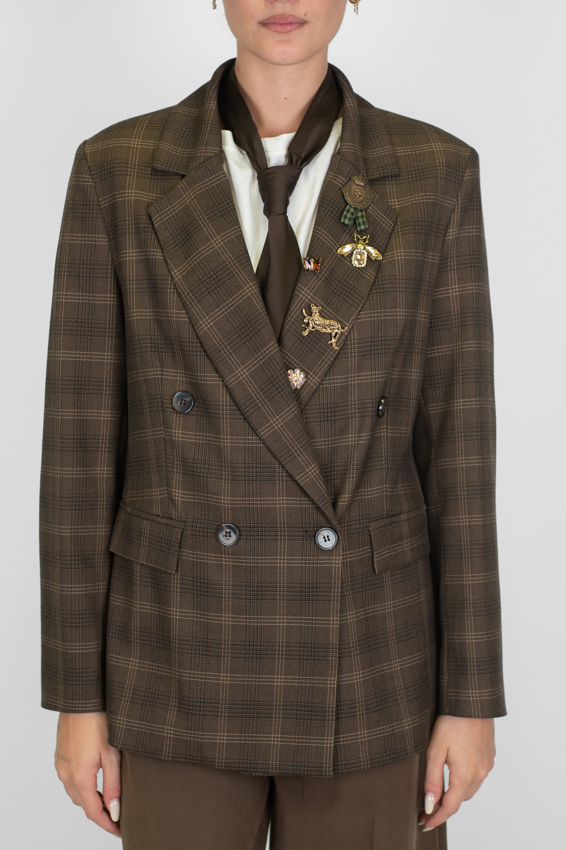 Motel - Giacca doppiopetto fantasia quadri con spille gioiello