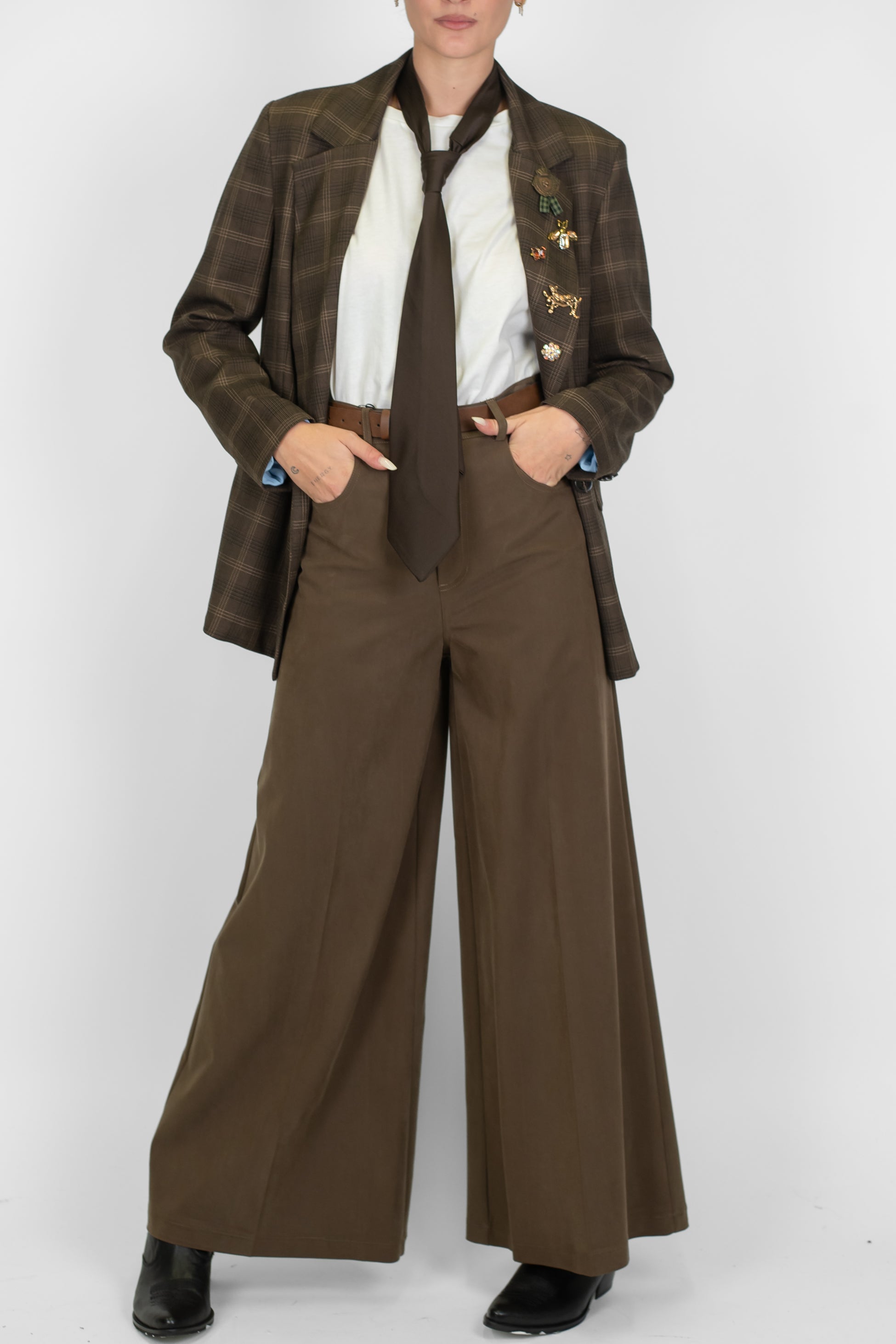 Tensione in - Pantalone palazzo con tasconi sul retro