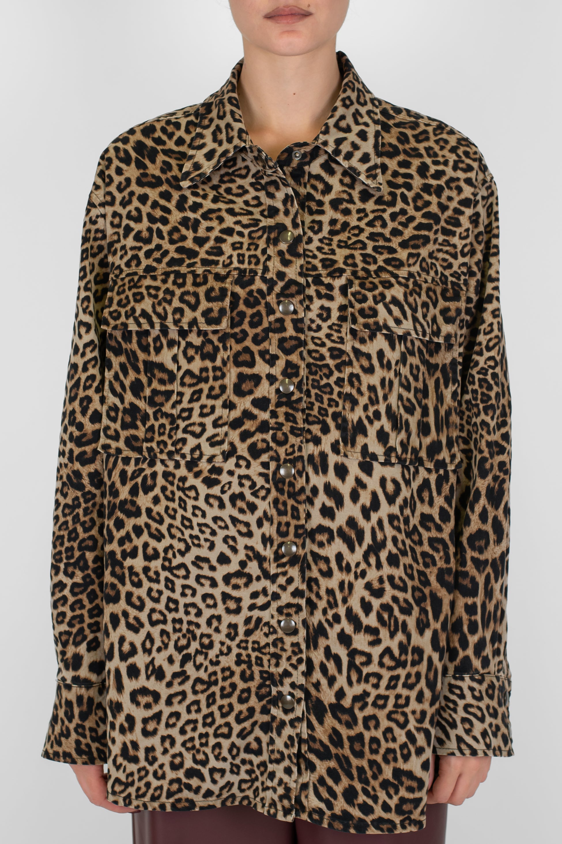 Tensione in - Camicia con tasconi fantasia animalier