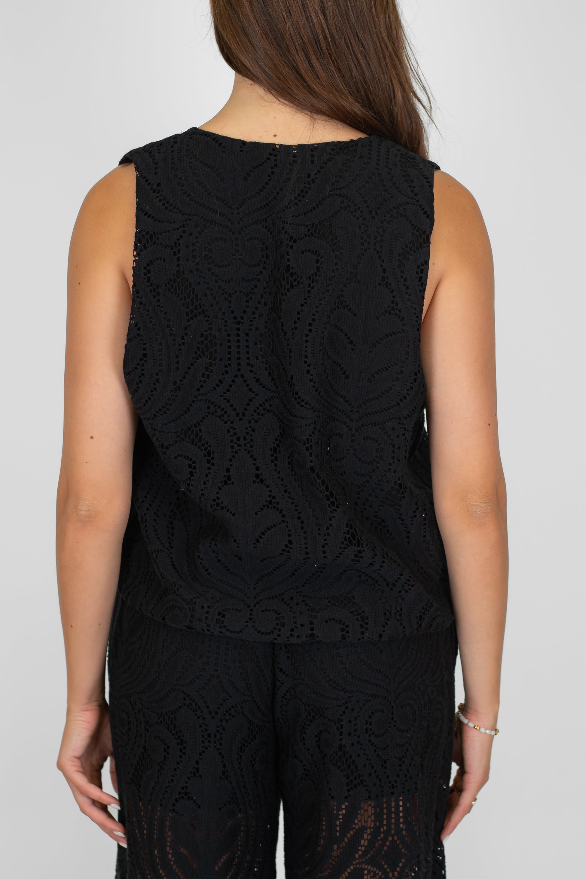 Tensione in - Gilet in pizzo con laccetti