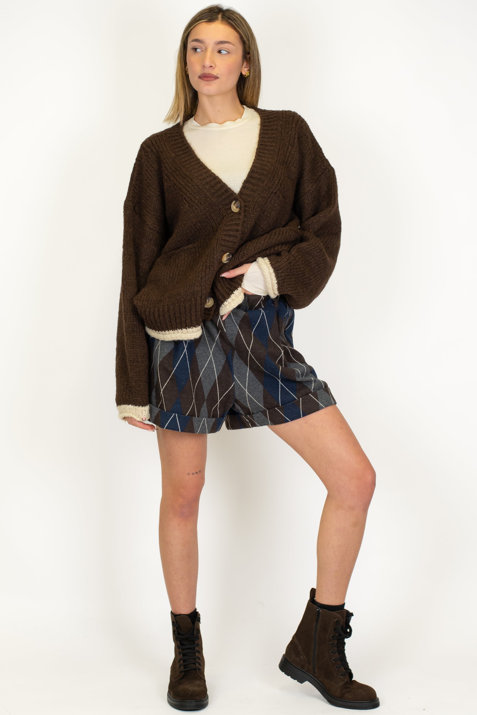 Tensione in - Shorts fantasia rombi a contrasto con elastico in vita