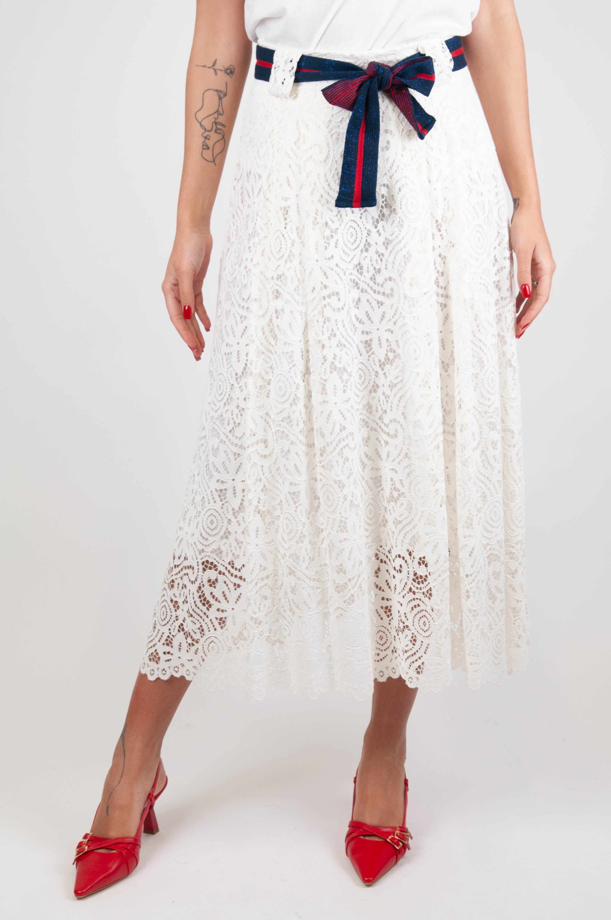 Tension in - Lace skirt with belt