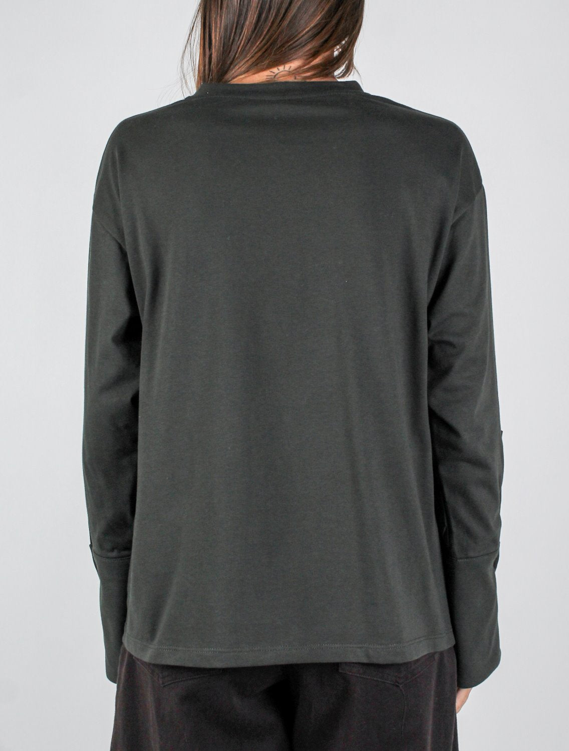 Tensione in - Shirt girocollo con polsino camicia ampio