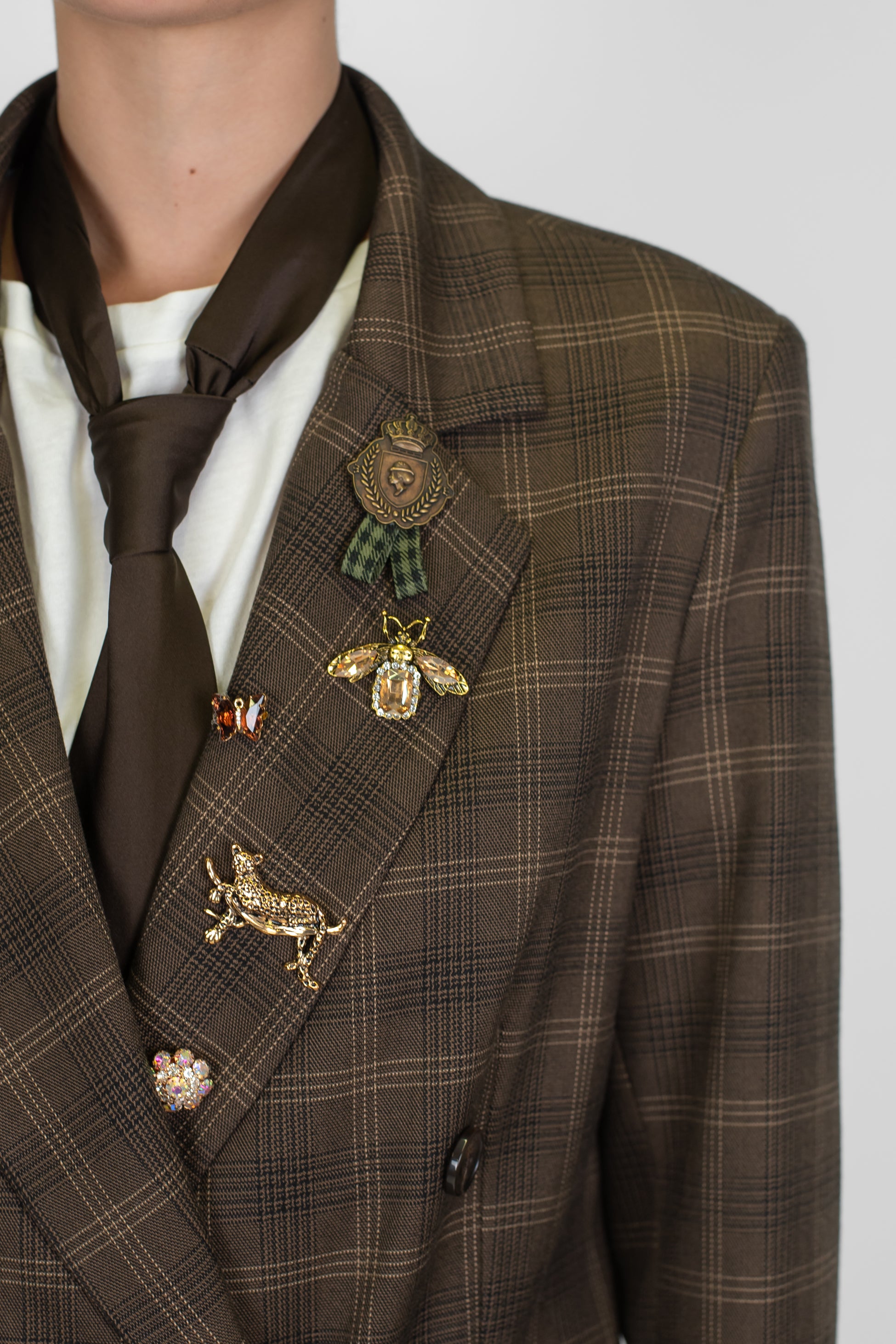 Motel - Giacca doppiopetto fantasia quadri con spille gioiello