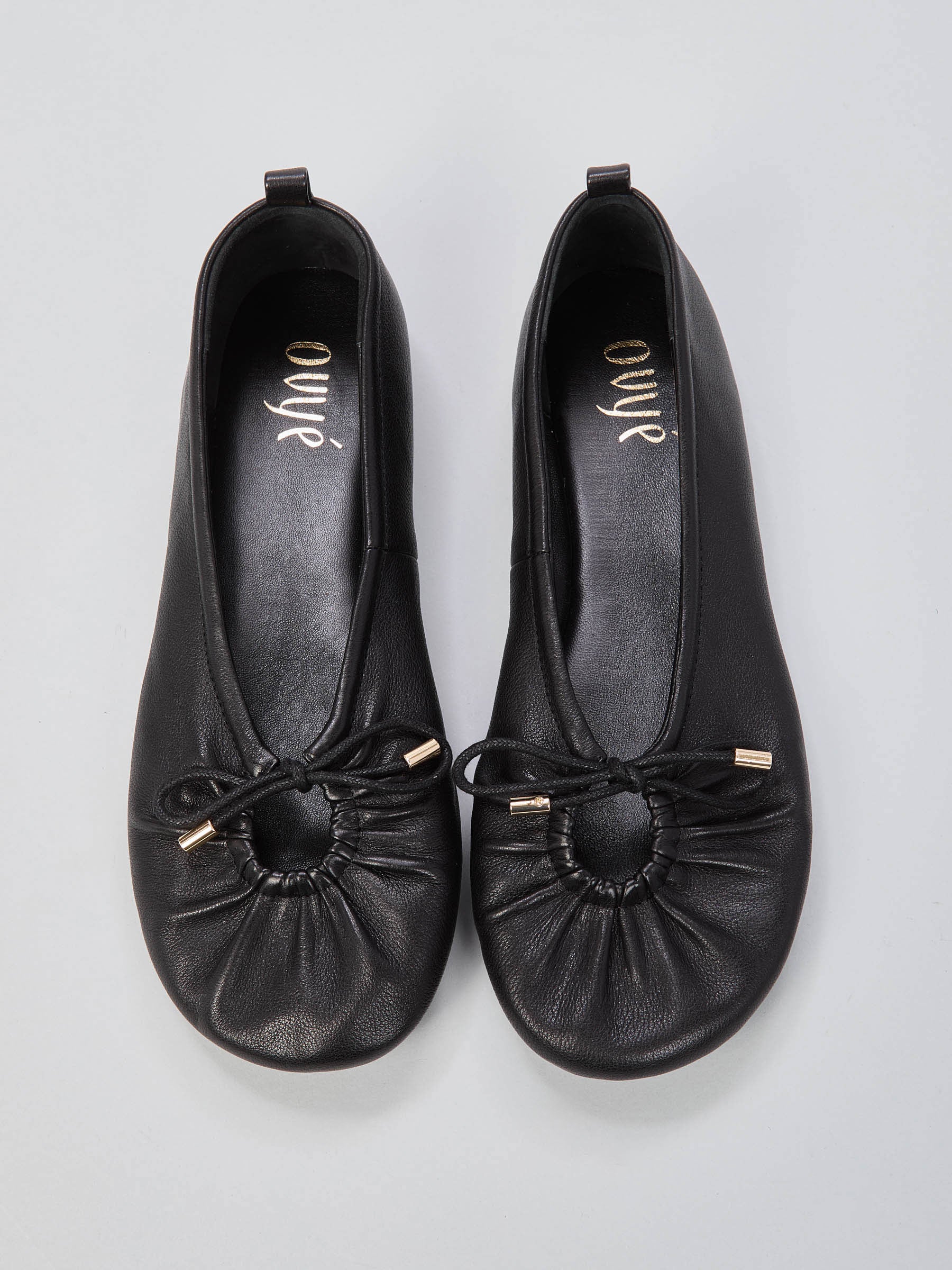 Ovyé - Ballerina in pelle martellata arricciata
