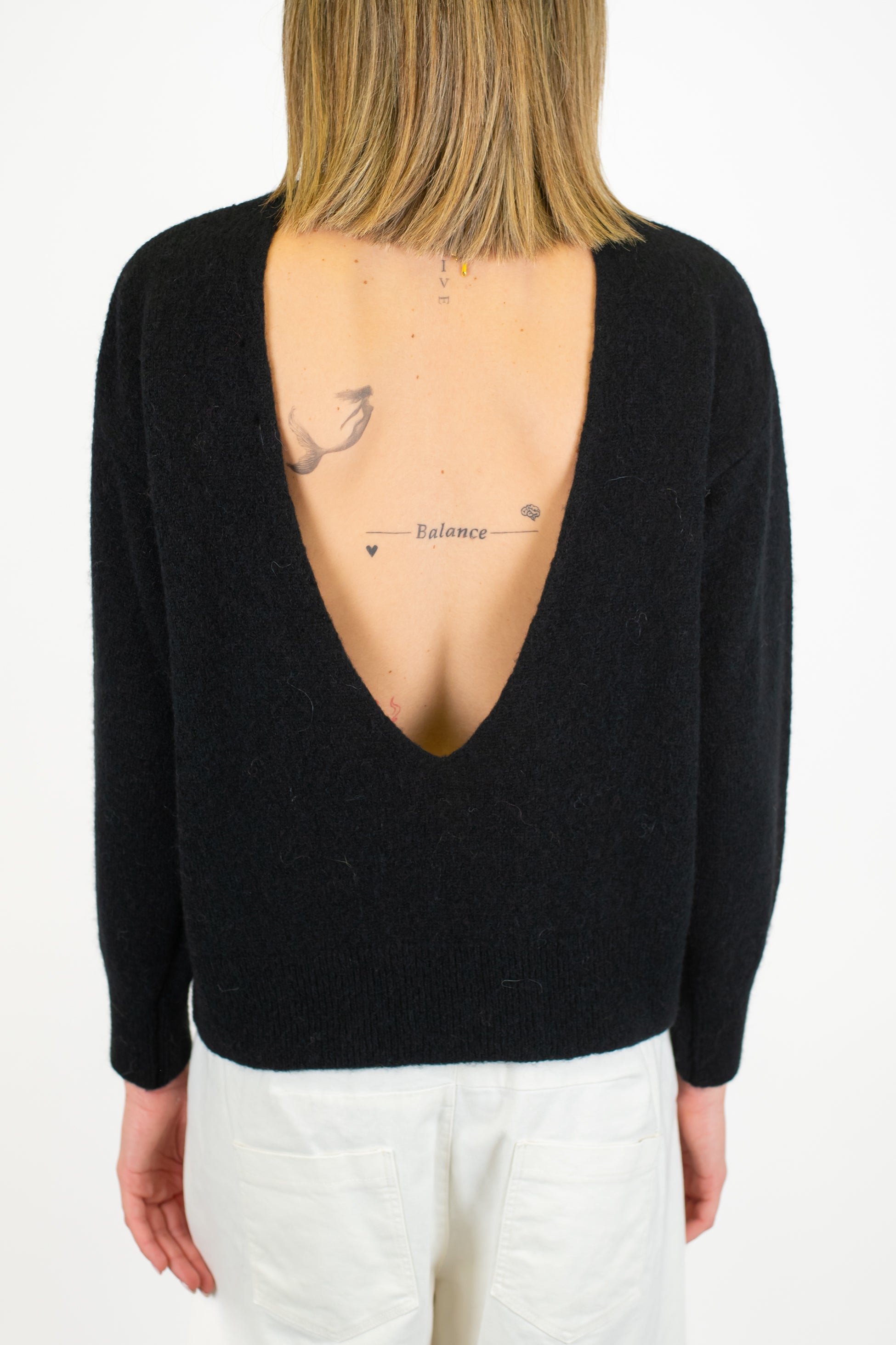 Dixie - Maglia in baby alpaca con scollo a V profondo sul retro