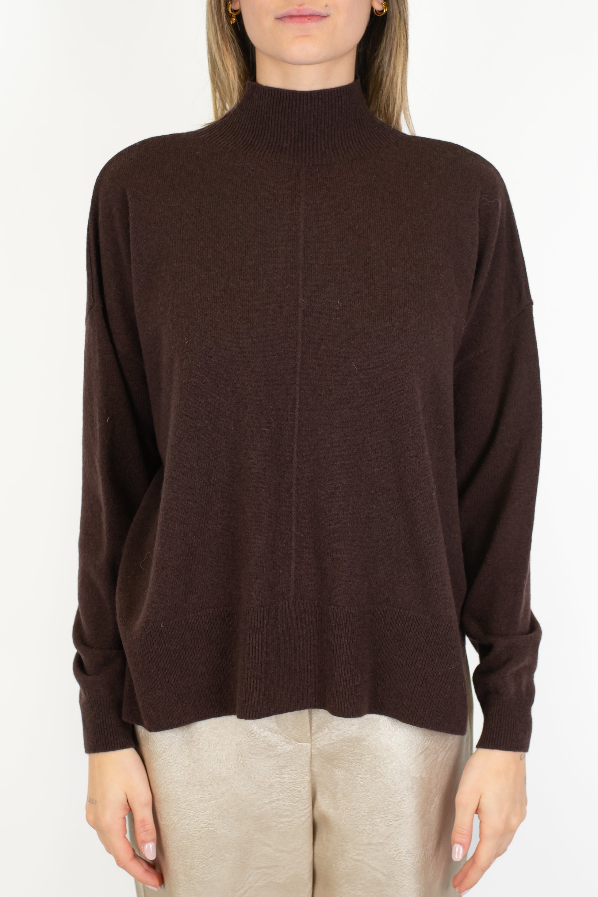 Tensione in - Maglia scollo cratere in 100% lana