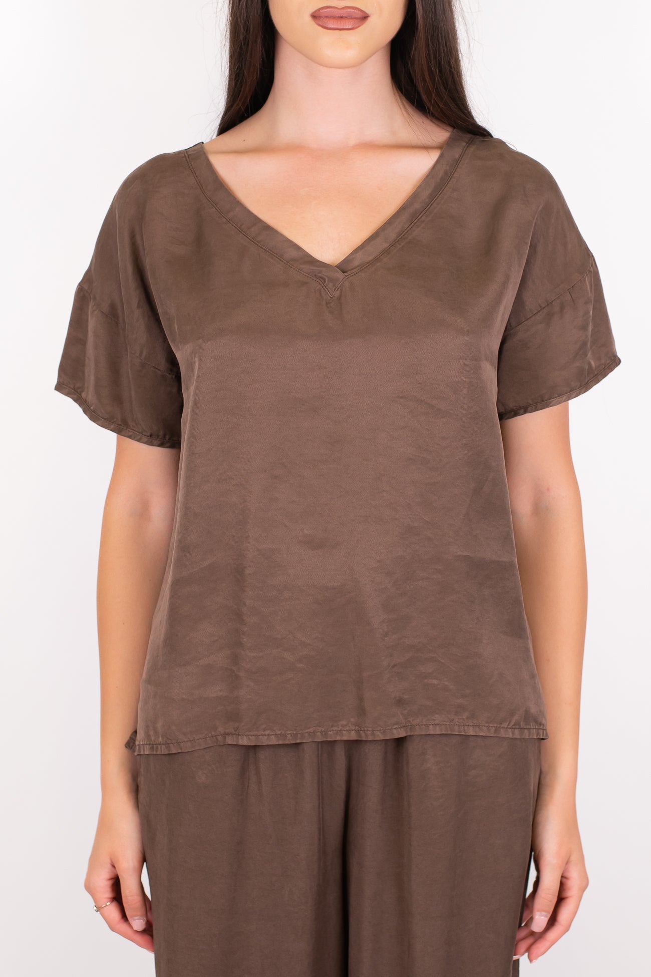Tensione in - T-shirt scollo a V in lyocell mano cupro