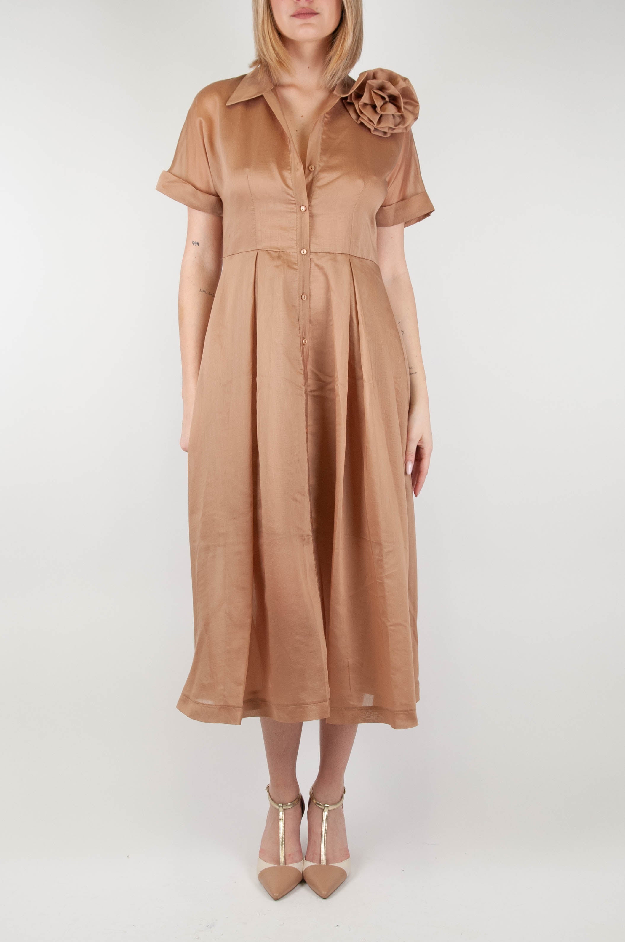 Tension in - Tencel half-sleeved shirtdress with flower brooch