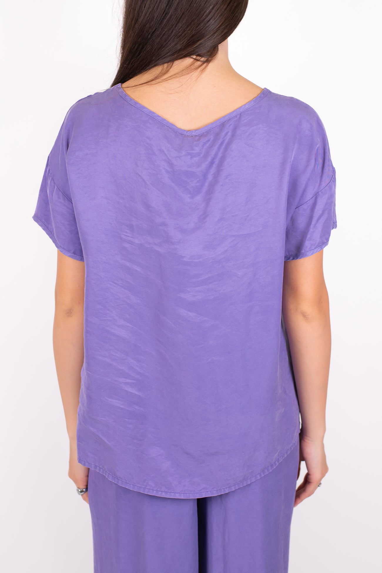 Tensione in - T-shirt scollo a V in lyocell mano cupro
