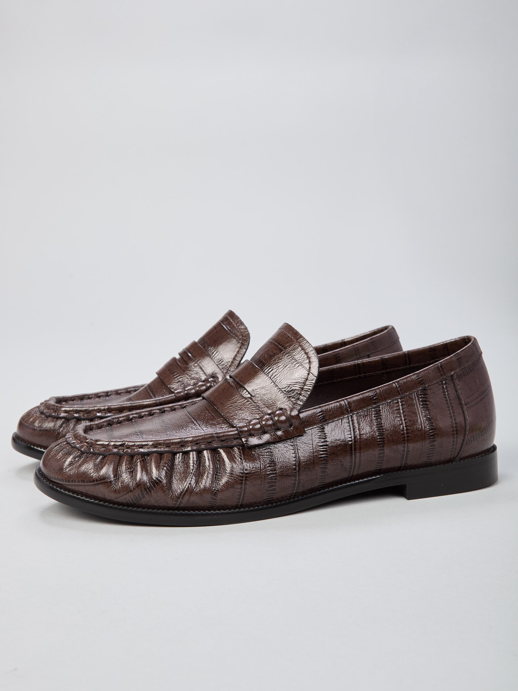 Ovyé - Mocassino in pelle rigata arricciata