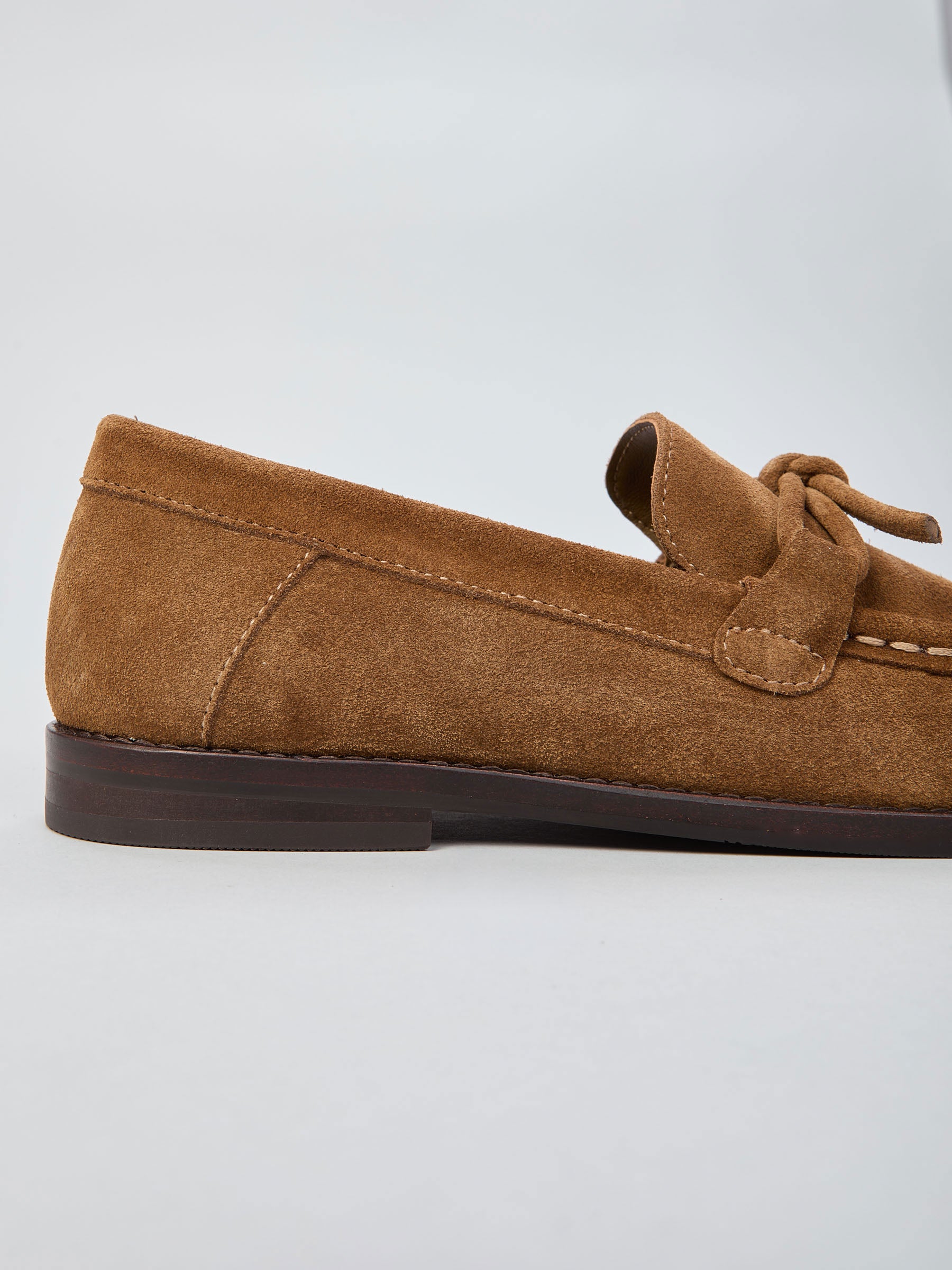 Ovyé - Mocassino in suede arricciato con fiocco