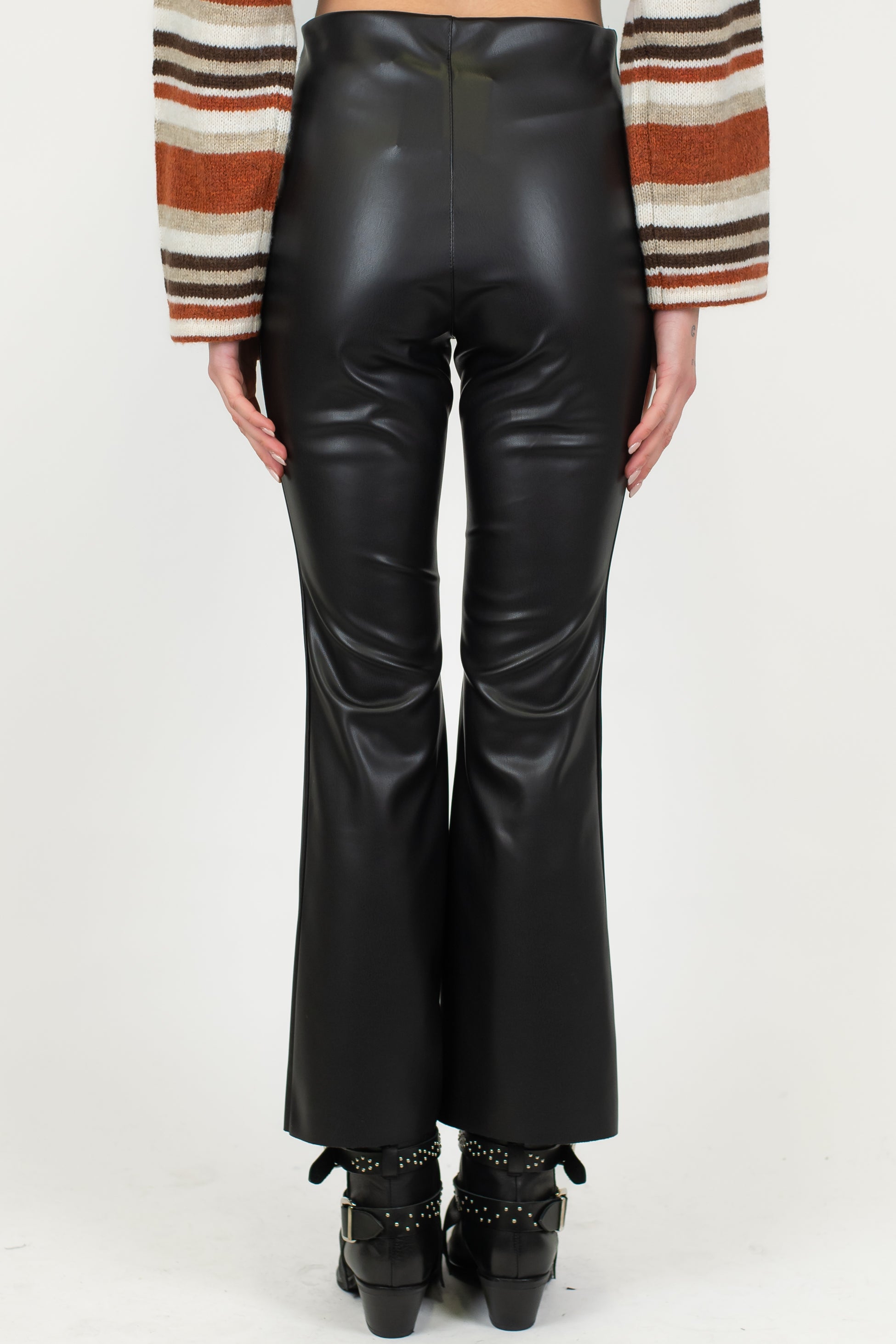 Tensione in - Panta leggings trombetta in ecopelle con elastico in vita